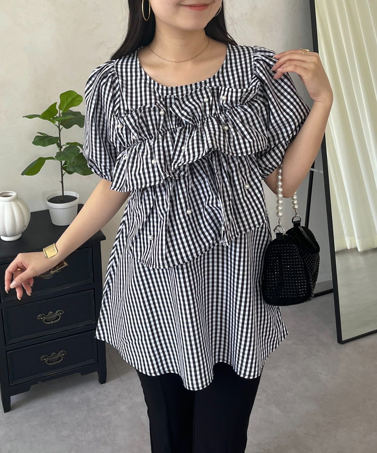 prose verse(プロズヴェール) フロントフリルパールペプラムブラウス