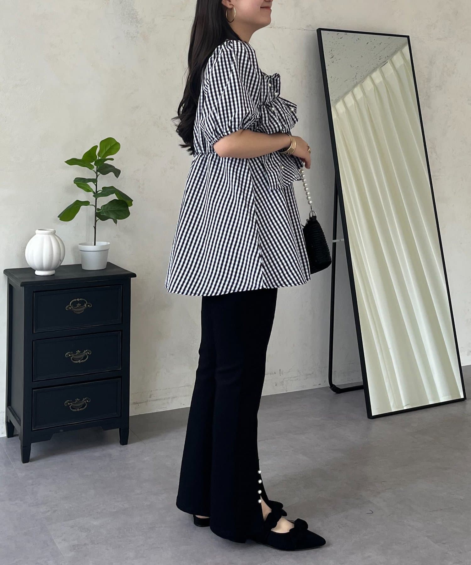 prose verse(プロズヴェール) フロントフリルパールペプラムブラウス