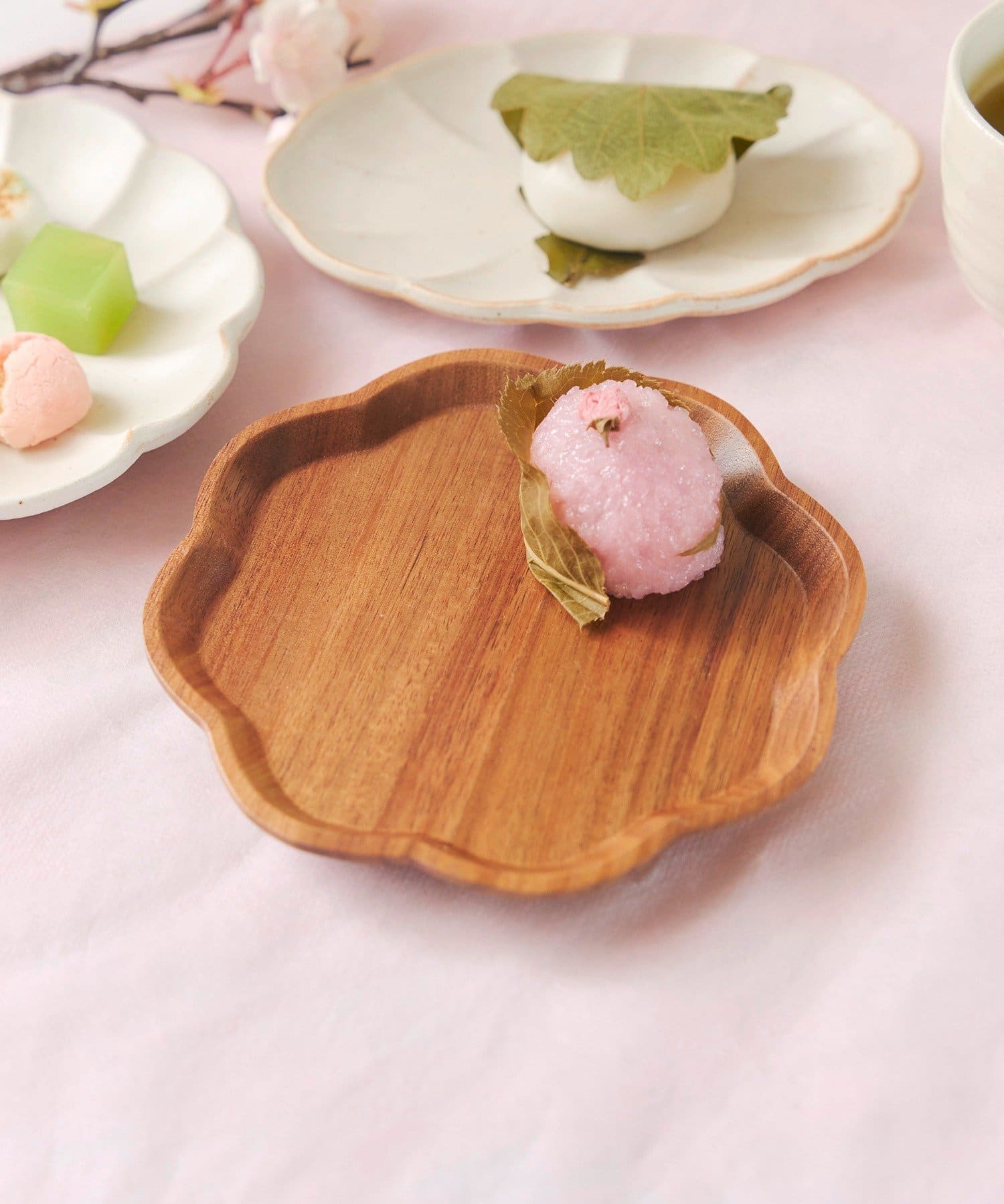 salut!(サリュ) お花の木製プレート：16cm／お茶とお団子