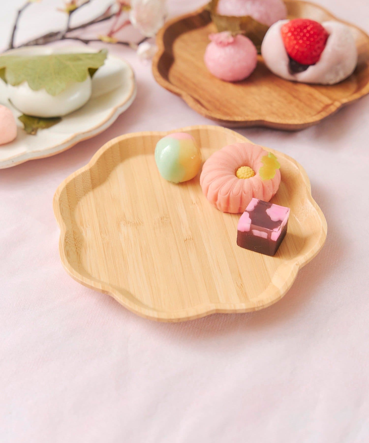 salut!(サリュ) お花の木製プレート：16cm／お茶とお団子
