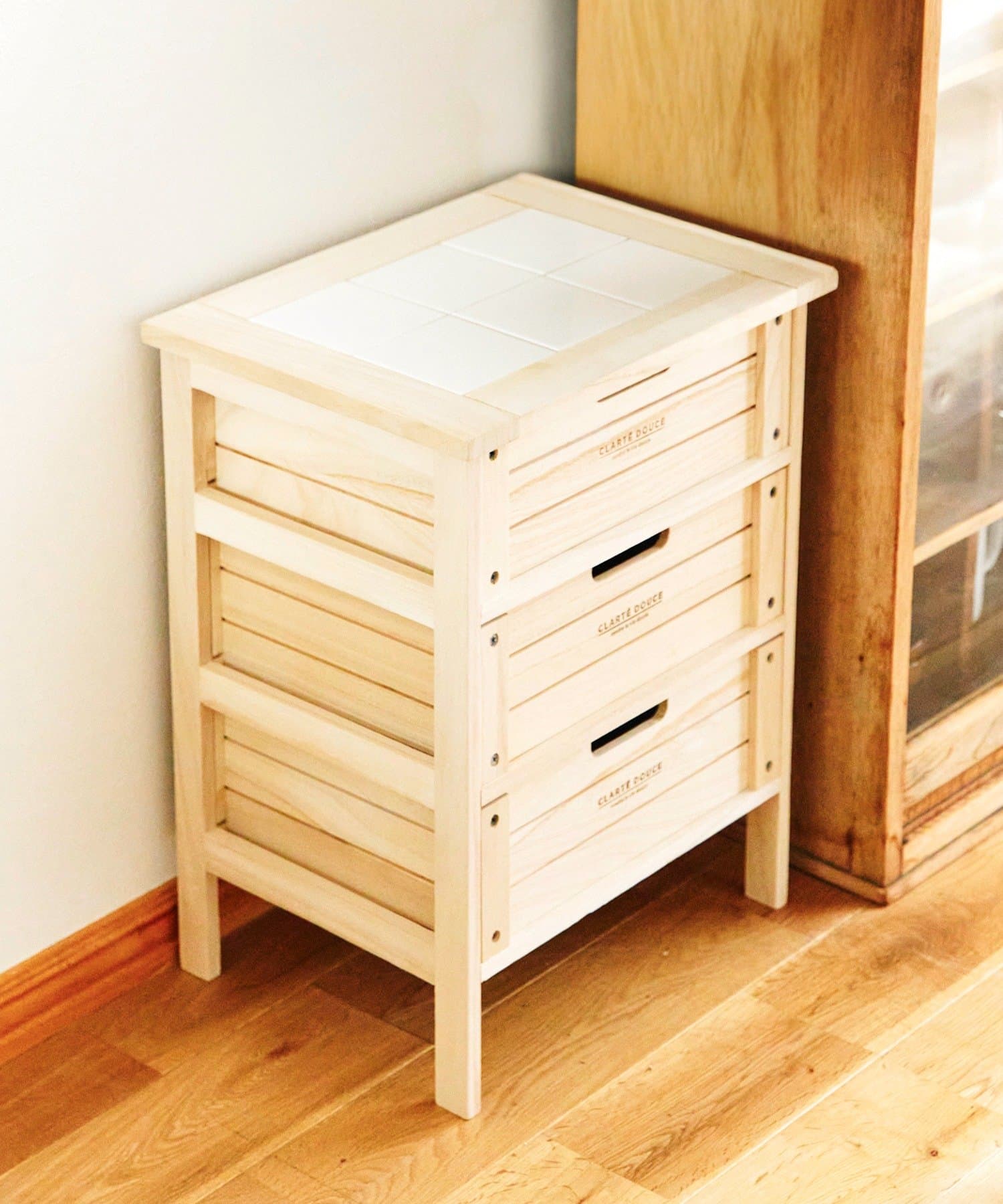 salut!(サリュ) タイルトップチェスト