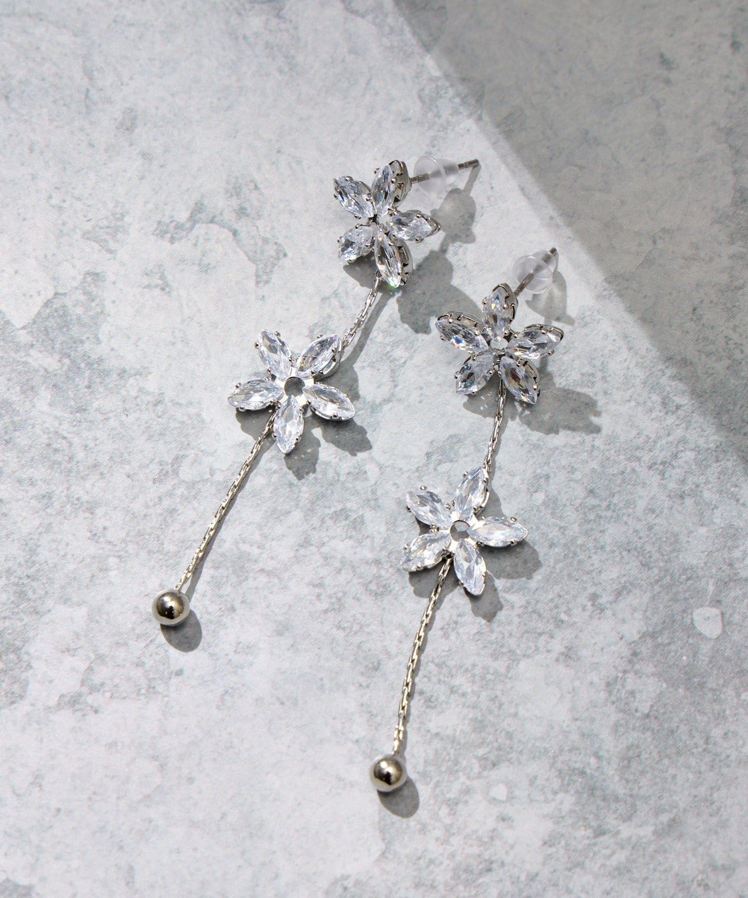 Lattice(ラティス) フラワービジューピアス