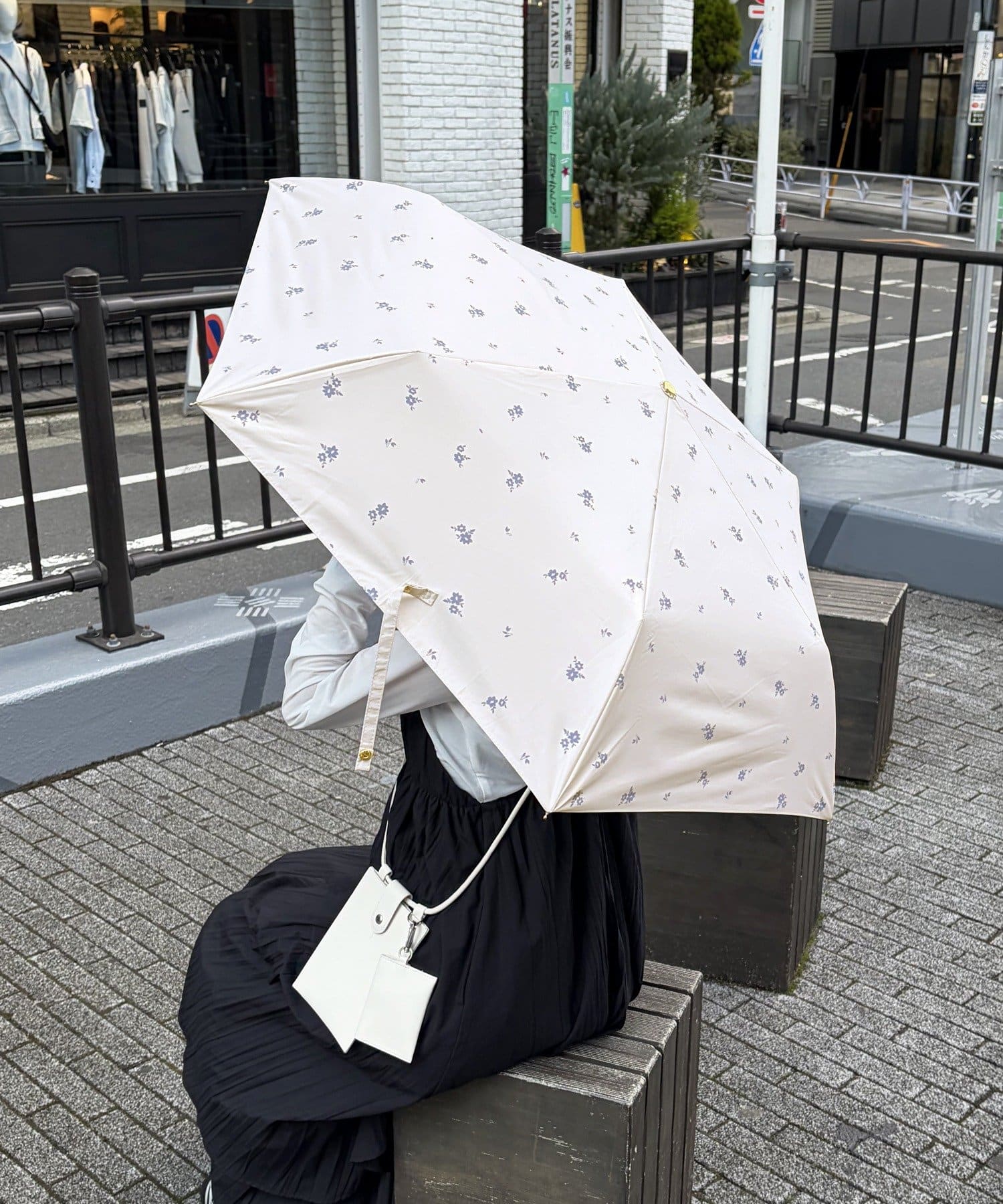 Lattice(ラティス) 【完全遮光100%】【体感温度-5℃/晴雨兼用】折り畳み傘(小花柄)