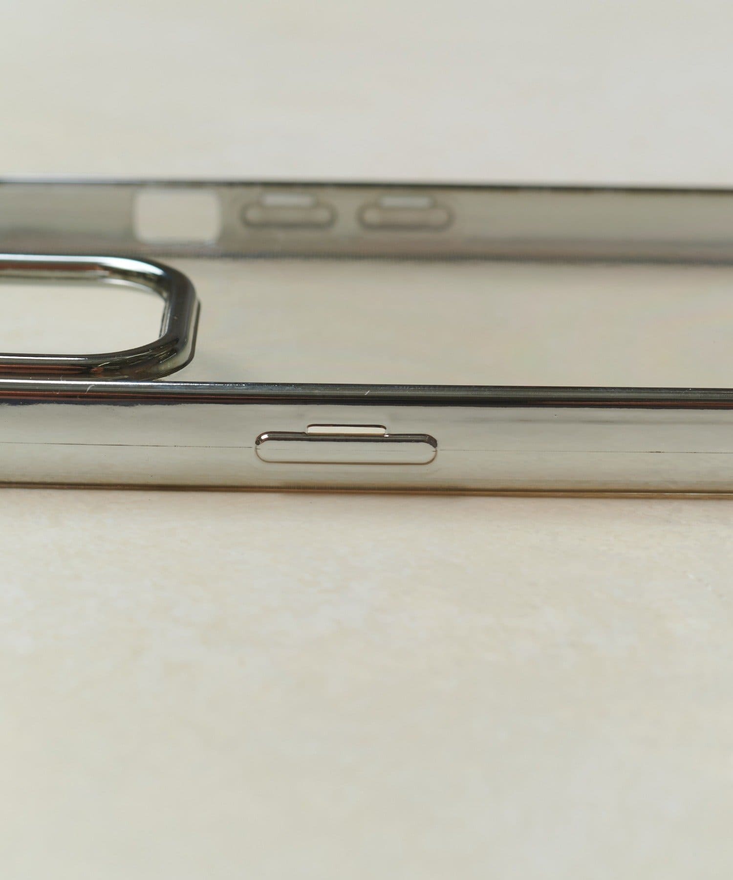 Lattice(ラティス) シルバークリアスマホケース(iPhone15)