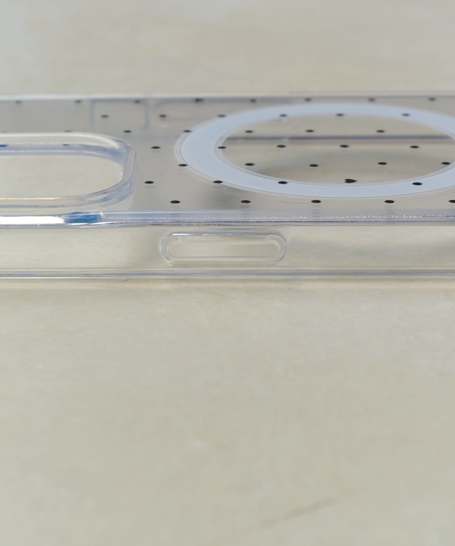 Lattice(ラティス) クリアドットマグネットスマホケース(iPhone15)