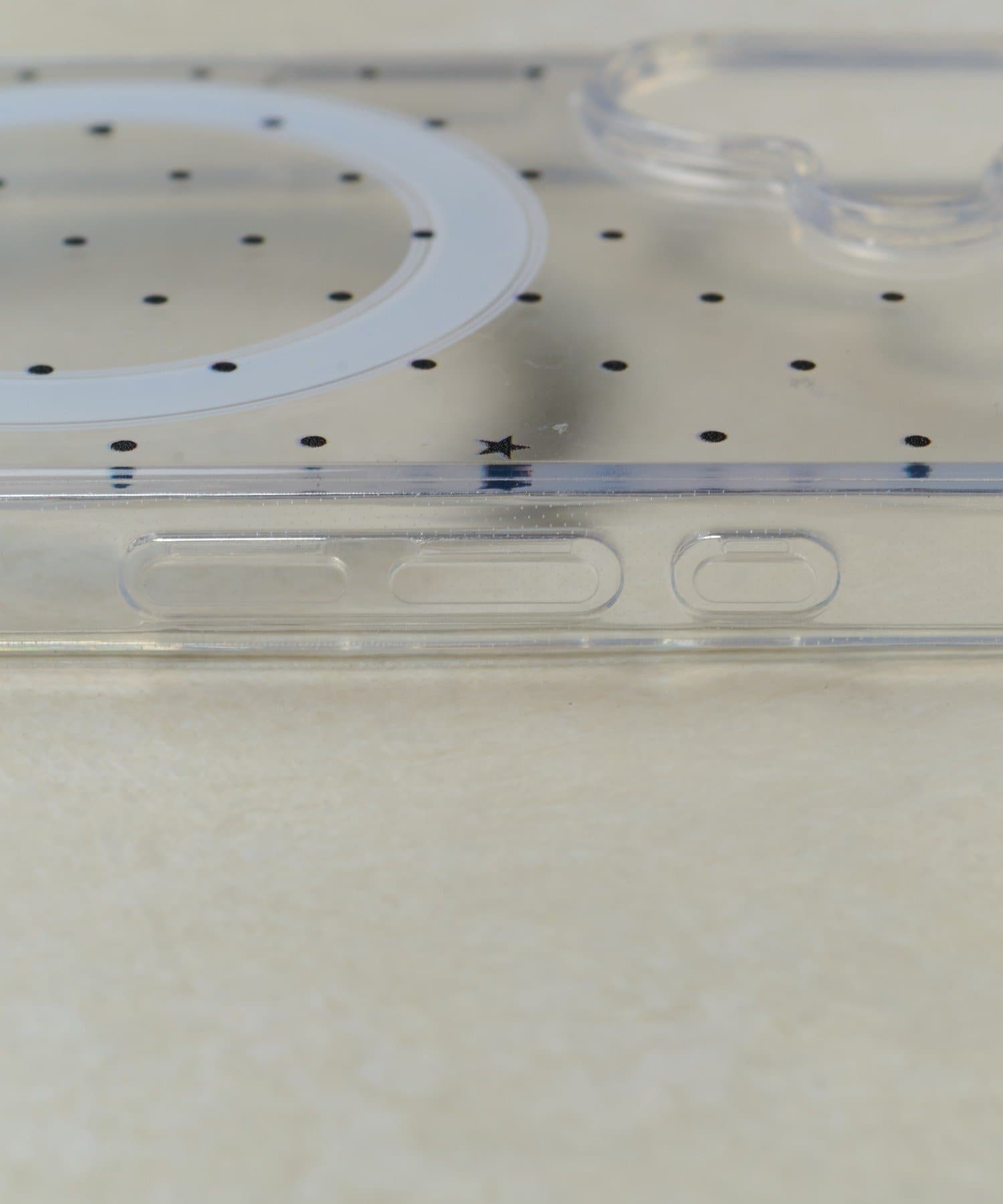 Lattice(ラティス) クリアドットマグネットスマホケース(iPhone17)