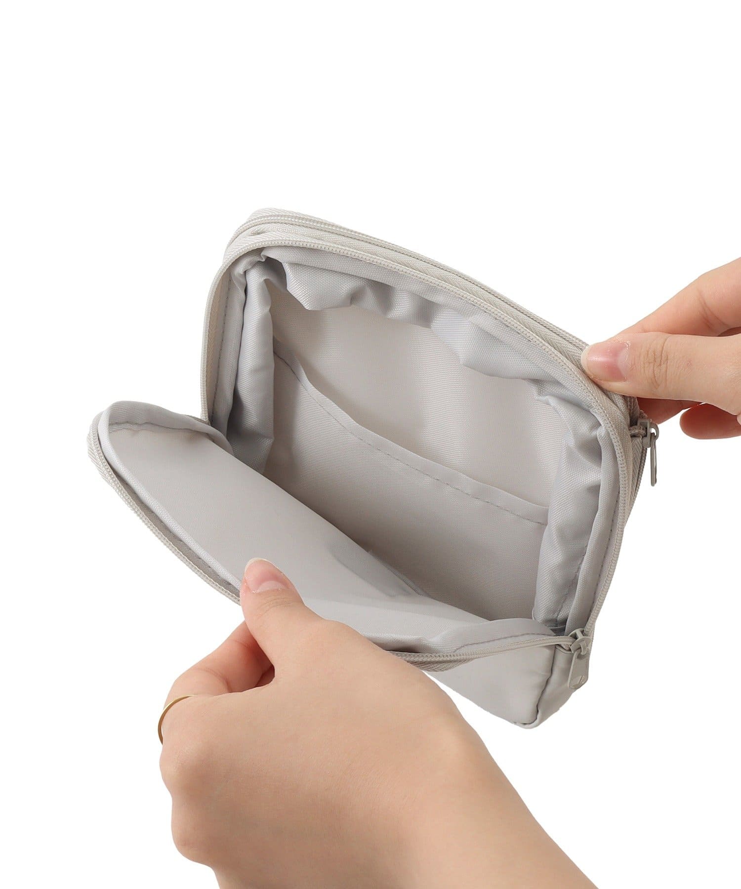 3COINS(スリーコインズ) サニタリー圧縮ポーチ：S