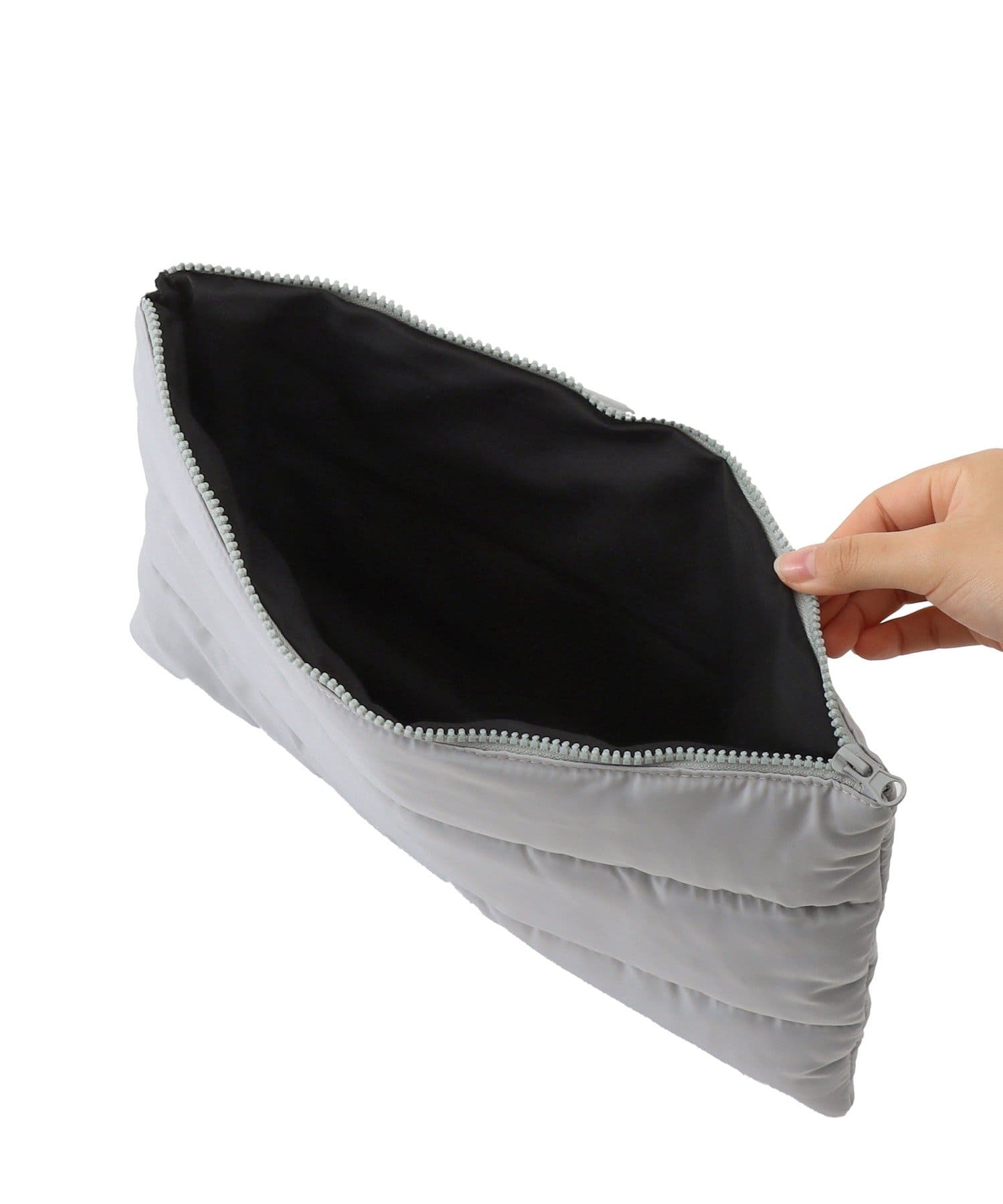 3COINS(スリーコインズ) 《撥水加工》クッションポーチ：L