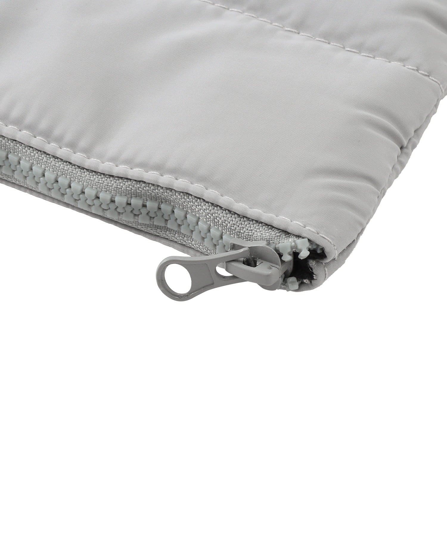 3COINS(スリーコインズ) 《撥水加工》クッションポーチ：S