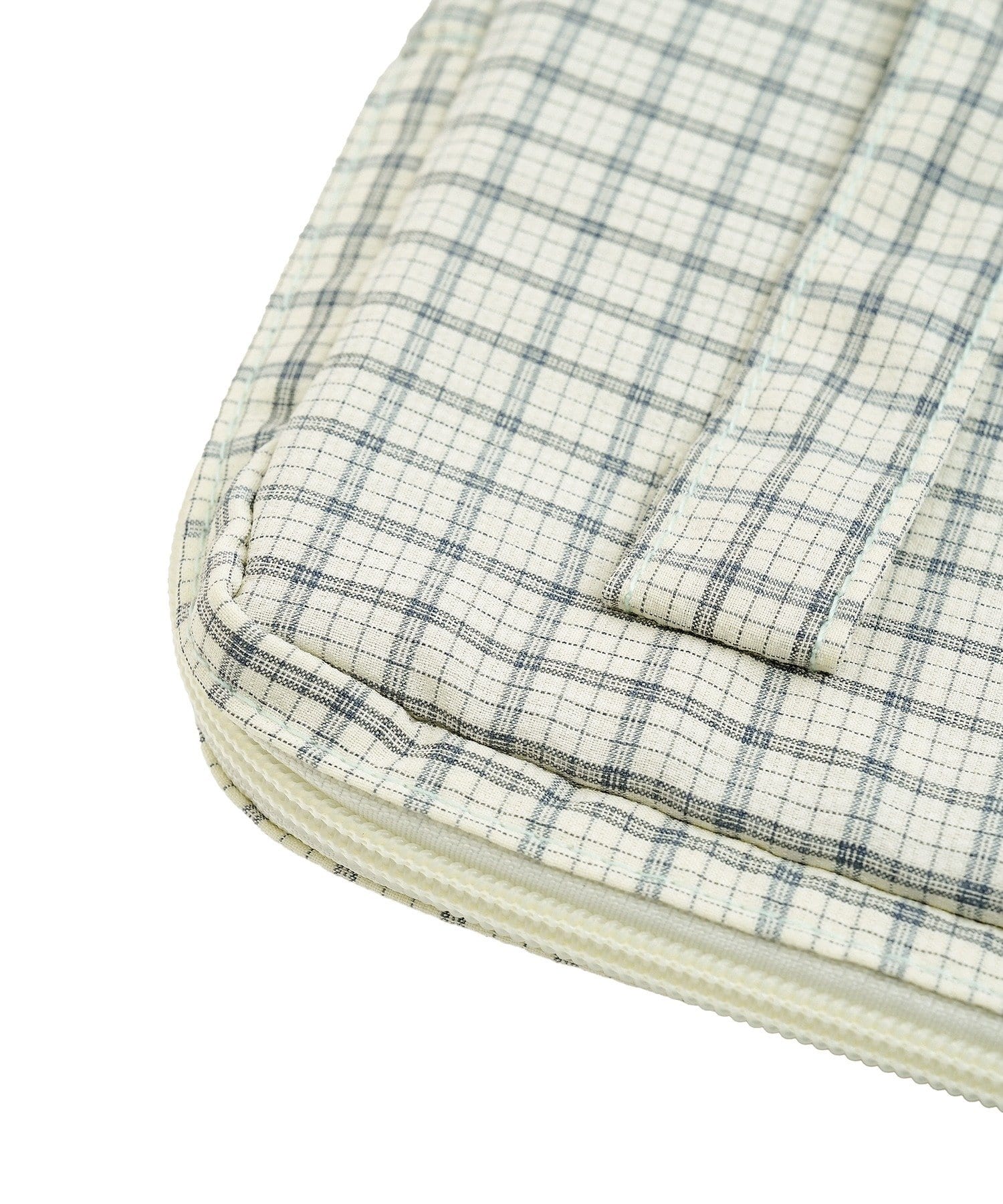 3COINS(スリーコインズ) ショルダー付きPCケース：15インチ