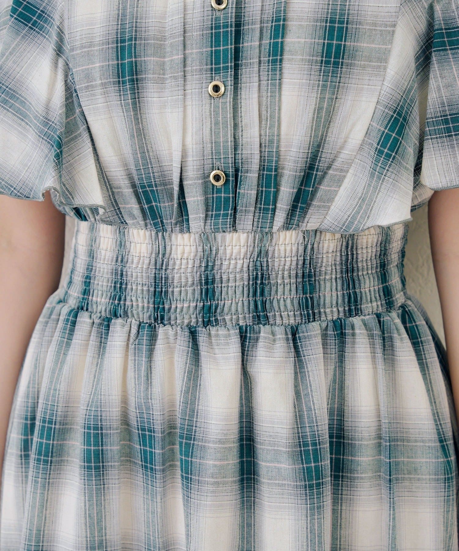 NICE CLAUP / OLIVE des OLIVE OUTLET(ナイスクラップ  / オリーブ デ オリーブ アウトレット) 【OUTLET限定】上品な雰囲気漂う、ピンタック袖フレアワンピース