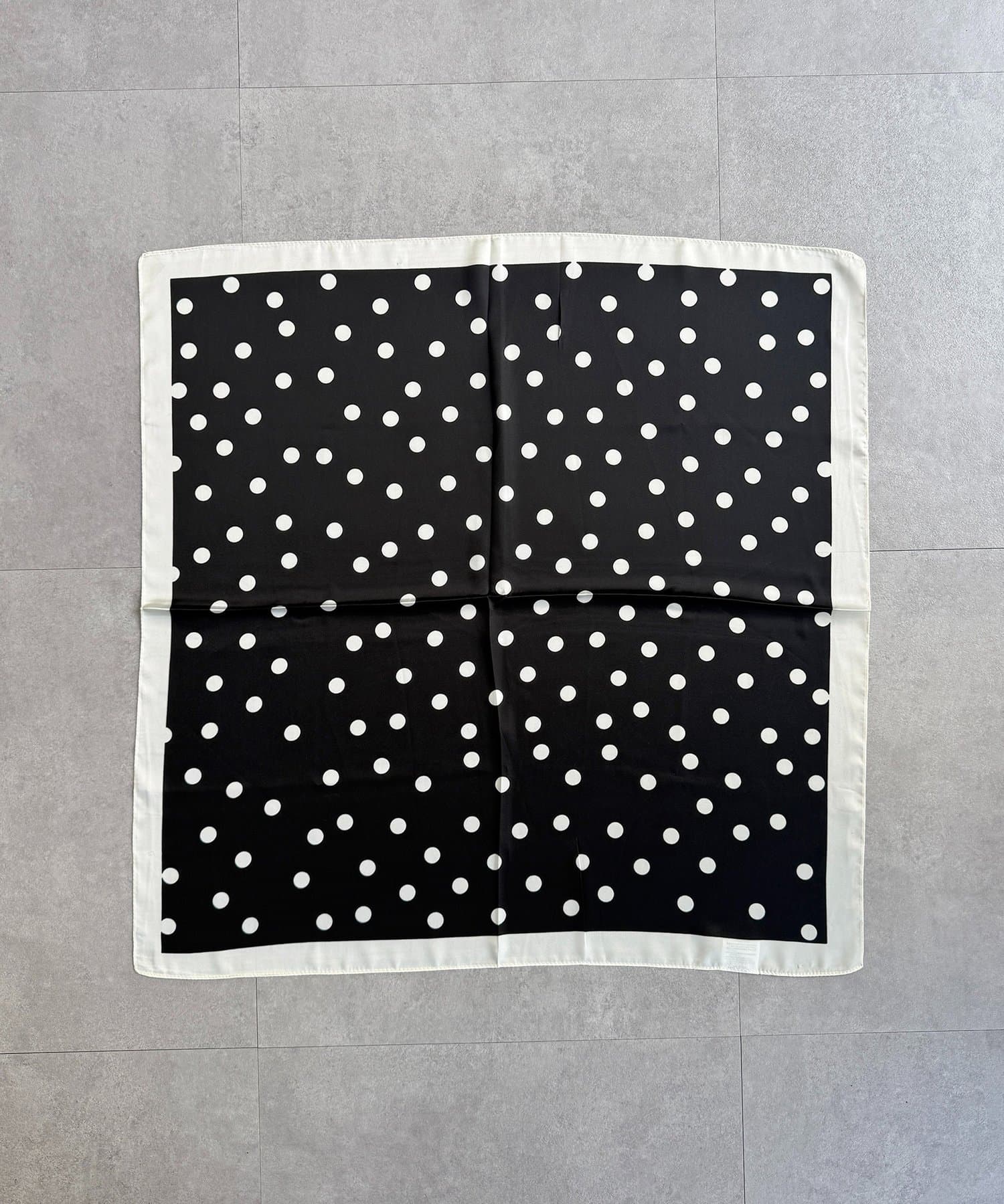 CPCM(シーピーシーエム) ドットスカーフ