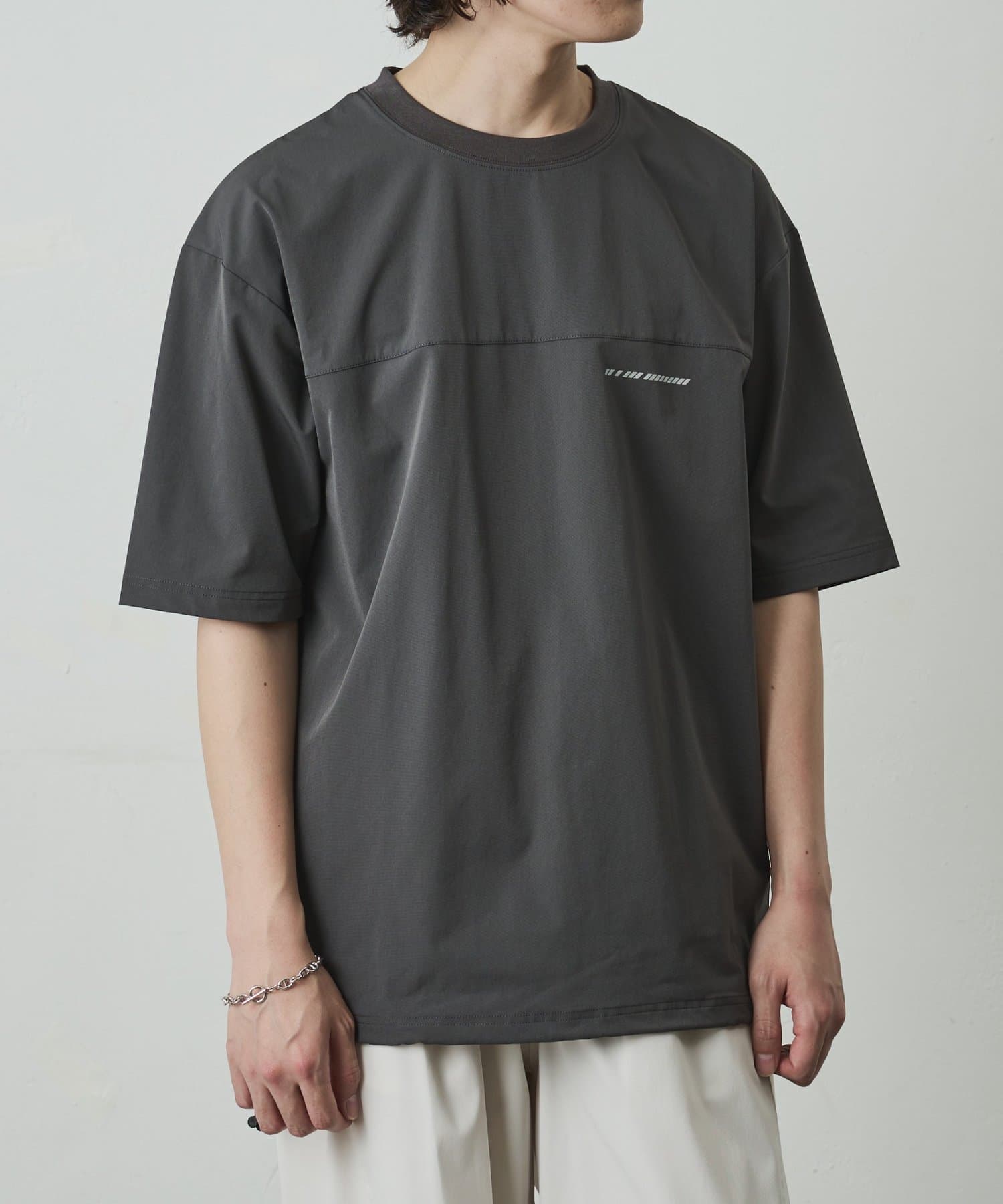 COLONY 2139(コロニー トゥーワンスリーナイン) 接触冷感リフレクタープリント切替Tシャツ