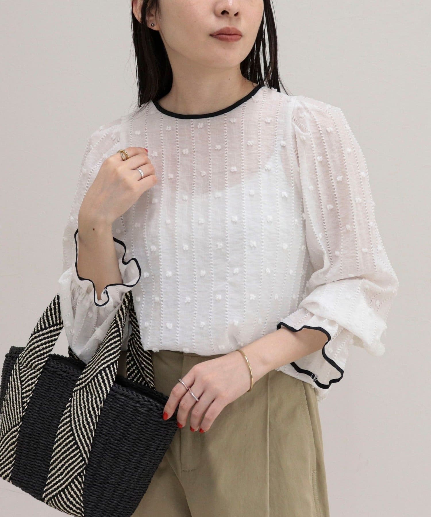 FREDY & GLOSTER(フレディ アンド グロスター) 【大人気シリーズの最新作】バック釦配色ギャザーブラウス