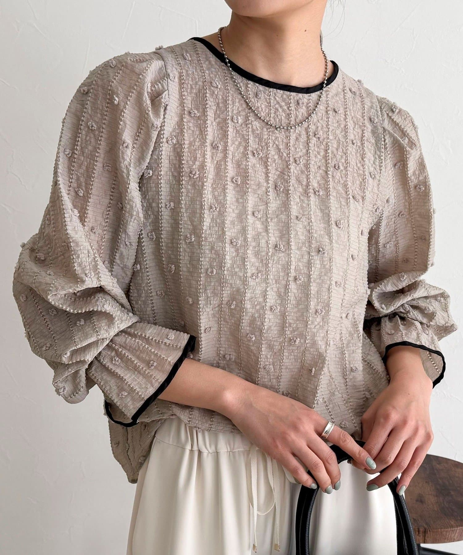 FREDY & GLOSTER(フレディ アンド グロスター) 【大人気シリーズの最新作】バック釦配色ギャザーブラウス