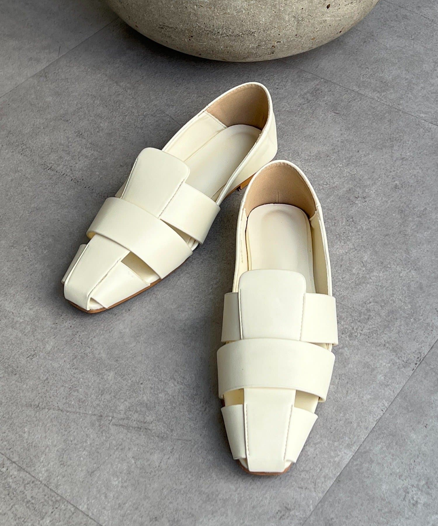 un dix cors(アンディコール) クロスストラップフラットシューズ