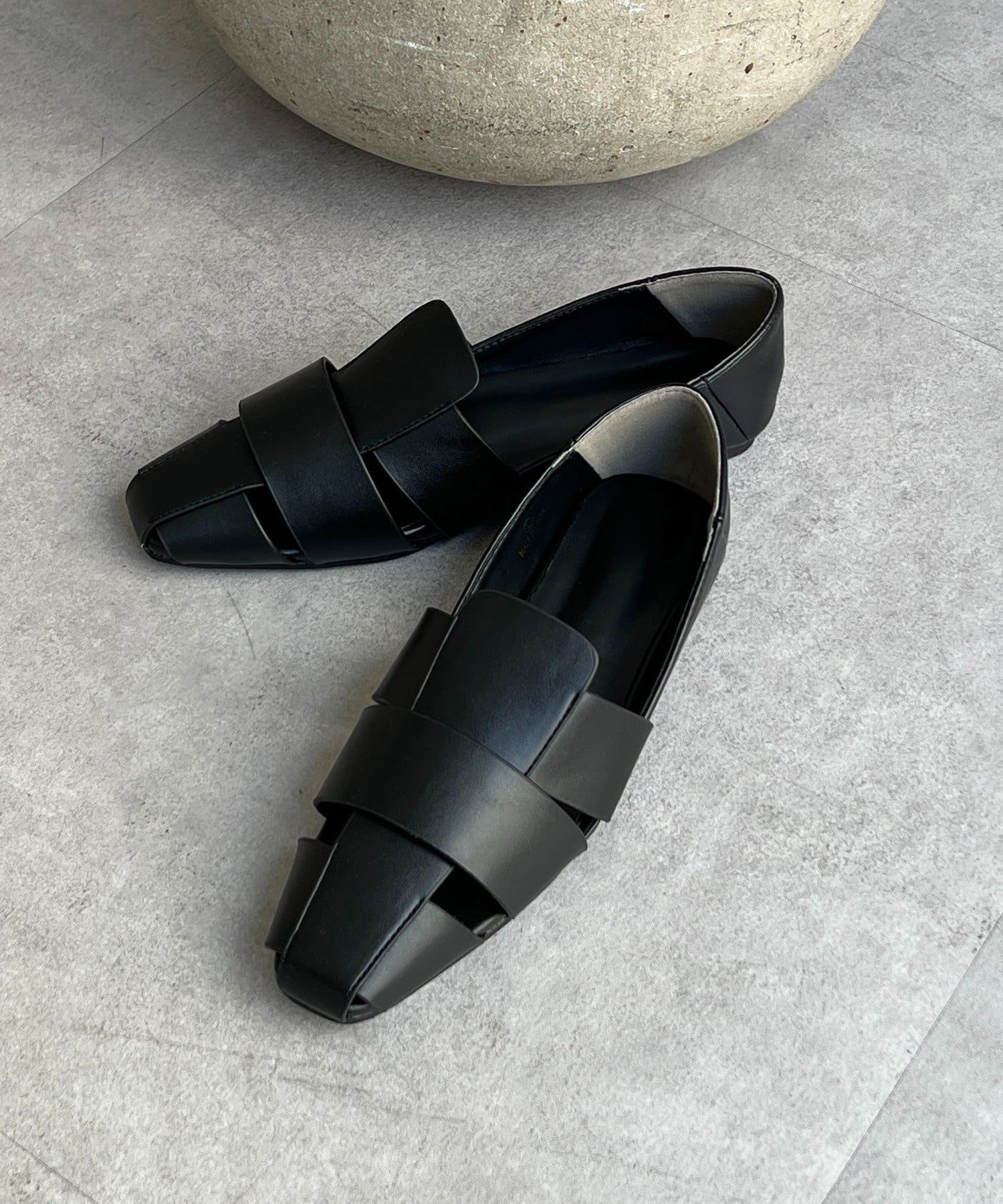 un dix cors(アンディコール) クロスストラップフラットシューズ