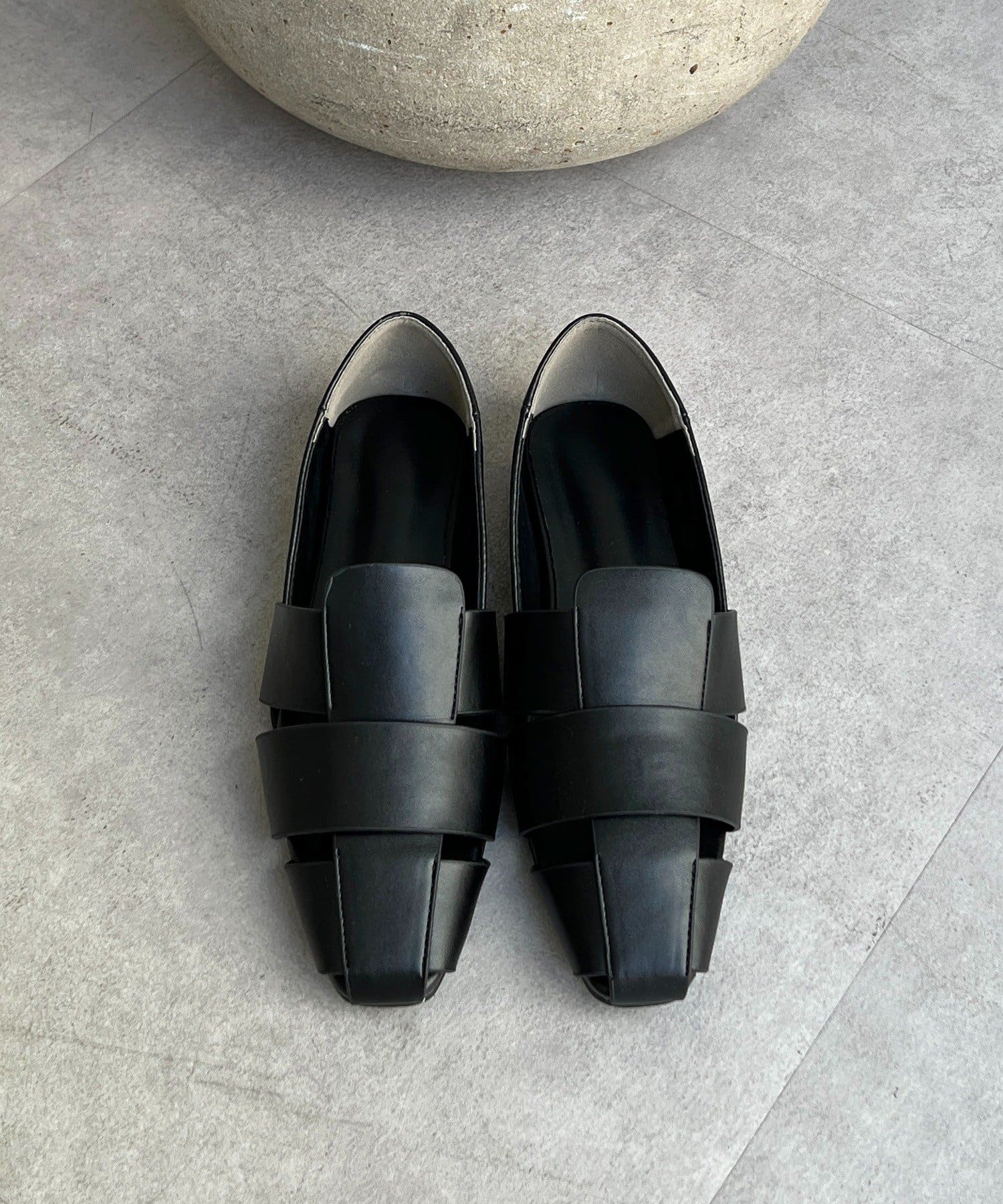 un dix cors(アンディコール) クロスストラップフラットシューズ