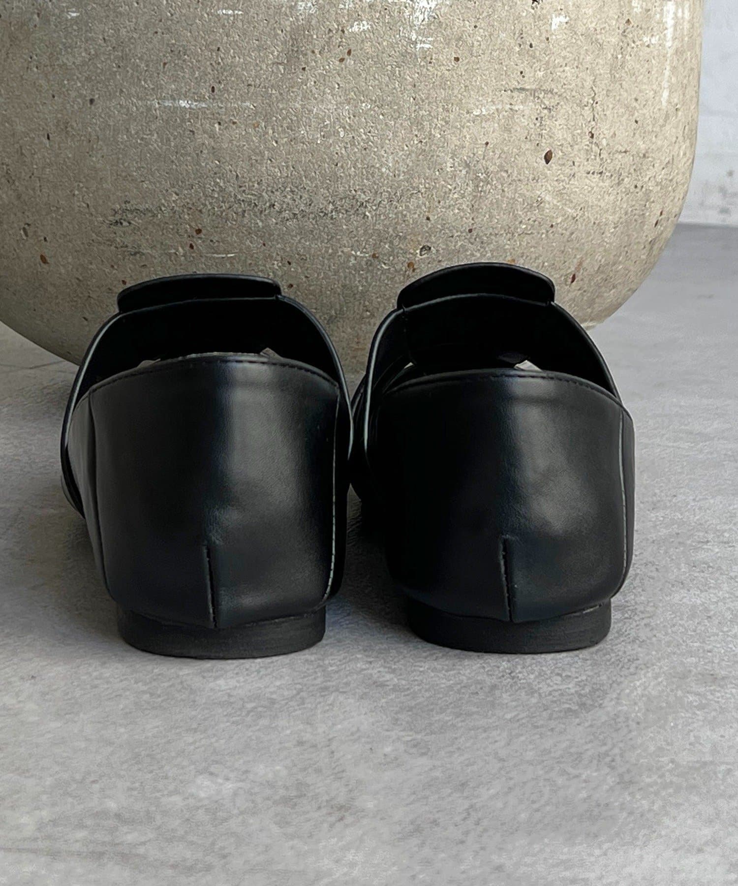 un dix cors(アンディコール) クロスストラップフラットシューズ