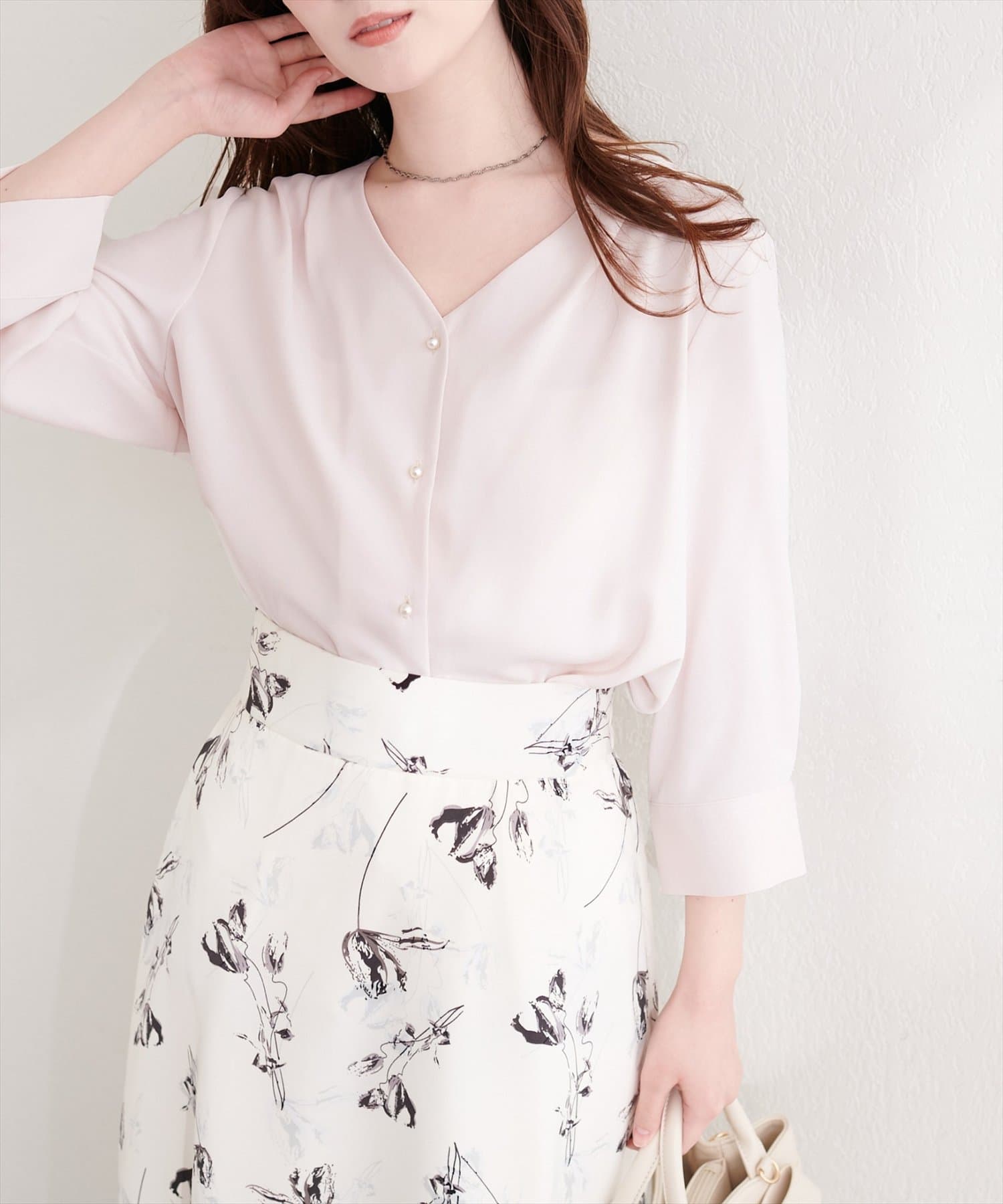 natural couture(ナチュラルクチュール) パール釦Vネック７分袖ブラウス