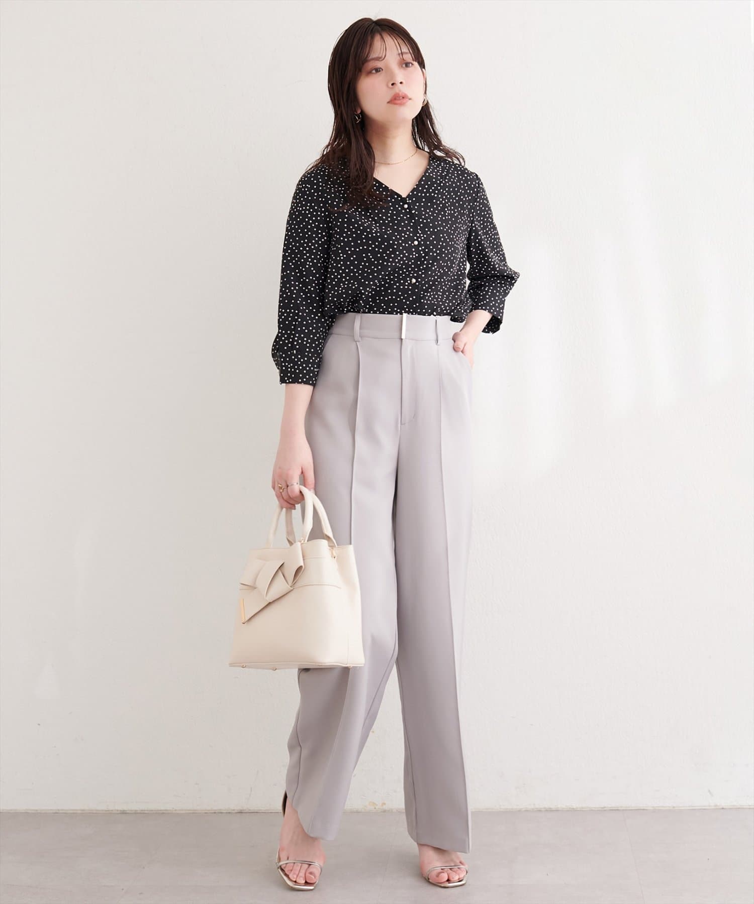 natural couture(ナチュラルクチュール) パール釦Vネック７分袖ブラウス