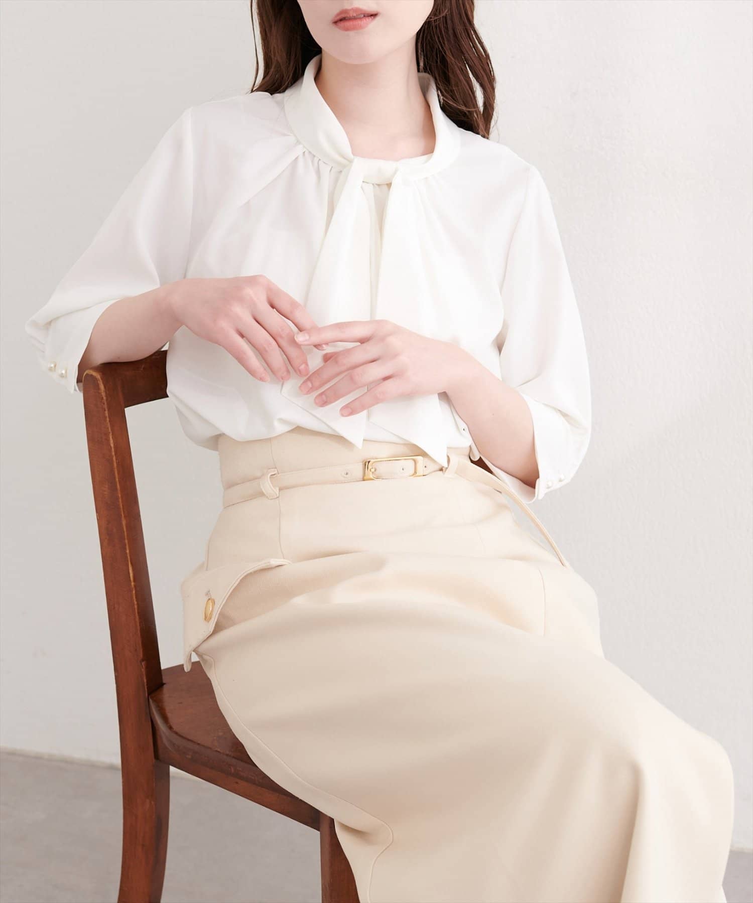natural couture(ナチュラルクチュール) 袖口パールノット結び６分袖ブラウス
