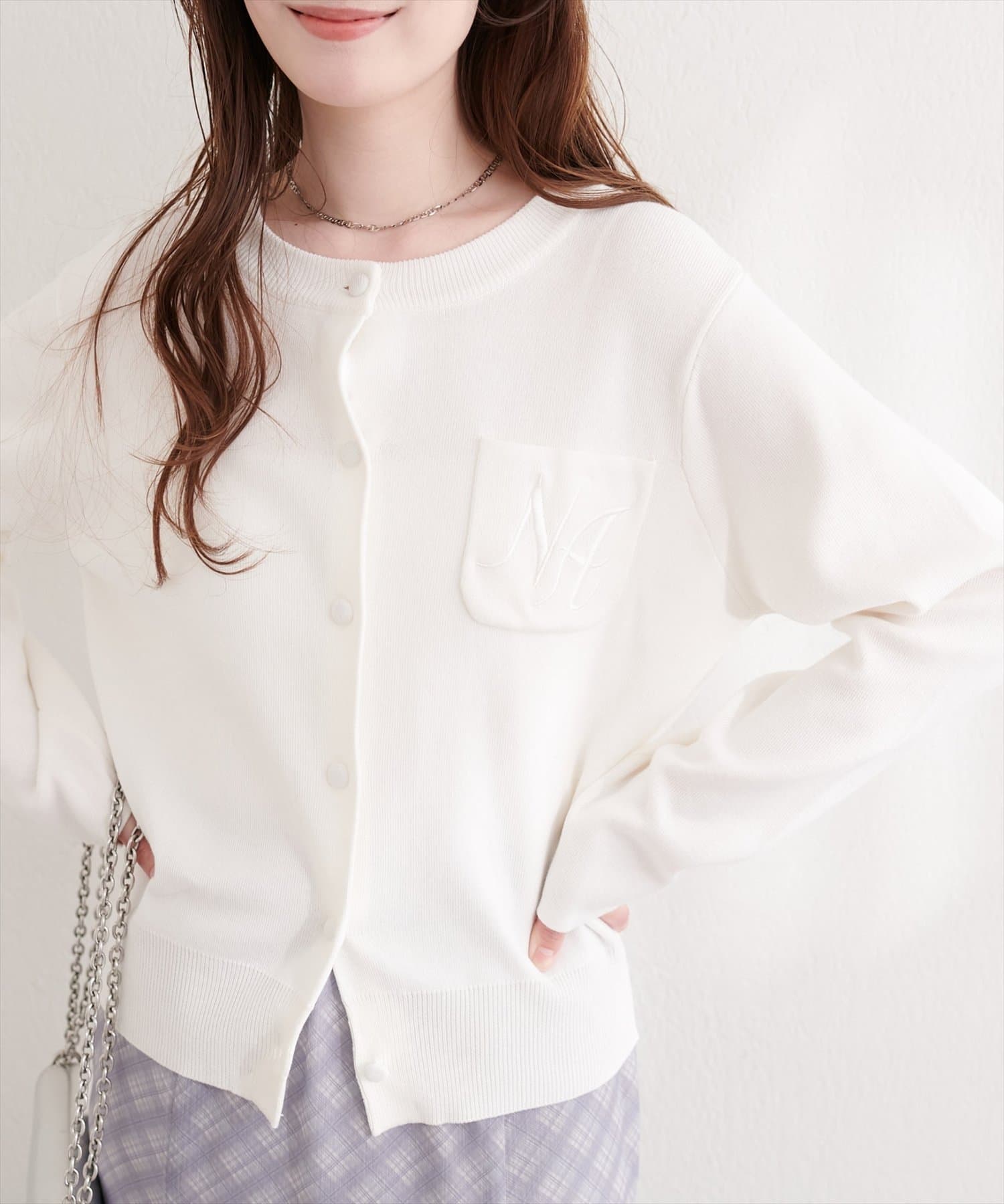 natural couture(ナチュラルクチュール) ロゴ刺繍ポケットカーディガン