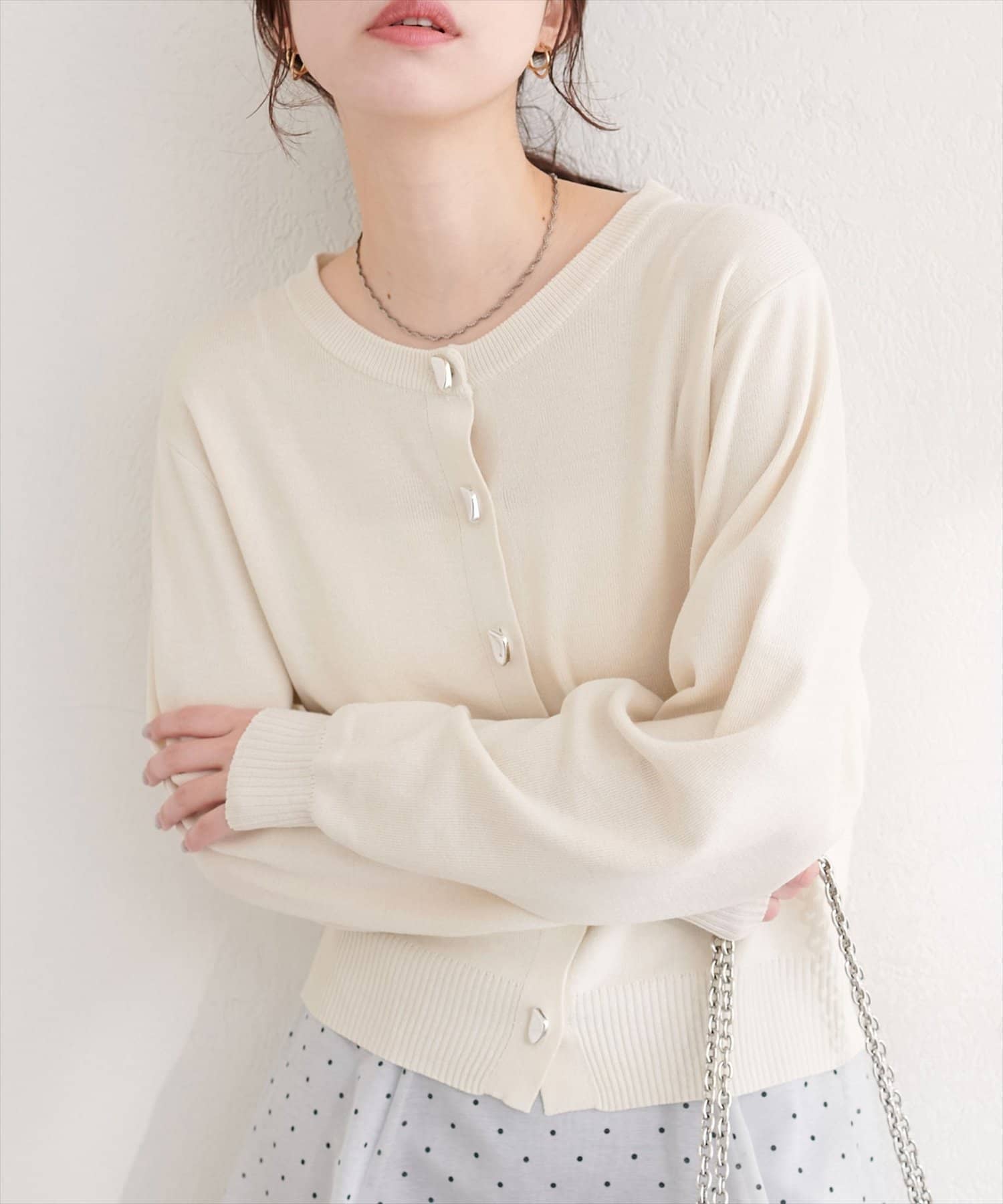 natural couture(ナチュラルクチュール) リサイクルポリニュアンス釦カーデ