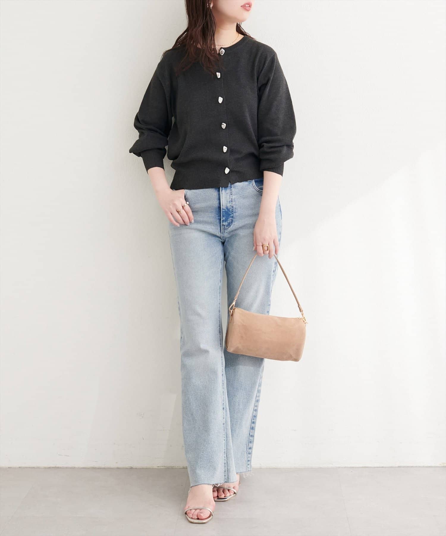 natural couture(ナチュラルクチュール) リサイクルポリニュアンス釦カーデ