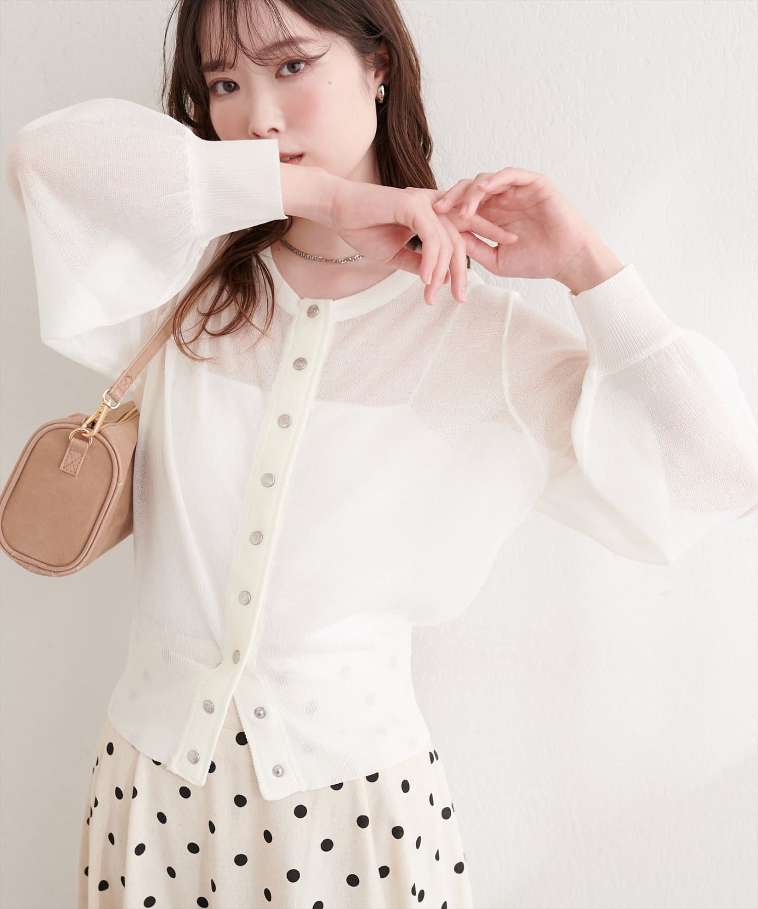 natural couture(ナチュラルクチュール) オリジナルドット釦シアーカーデ