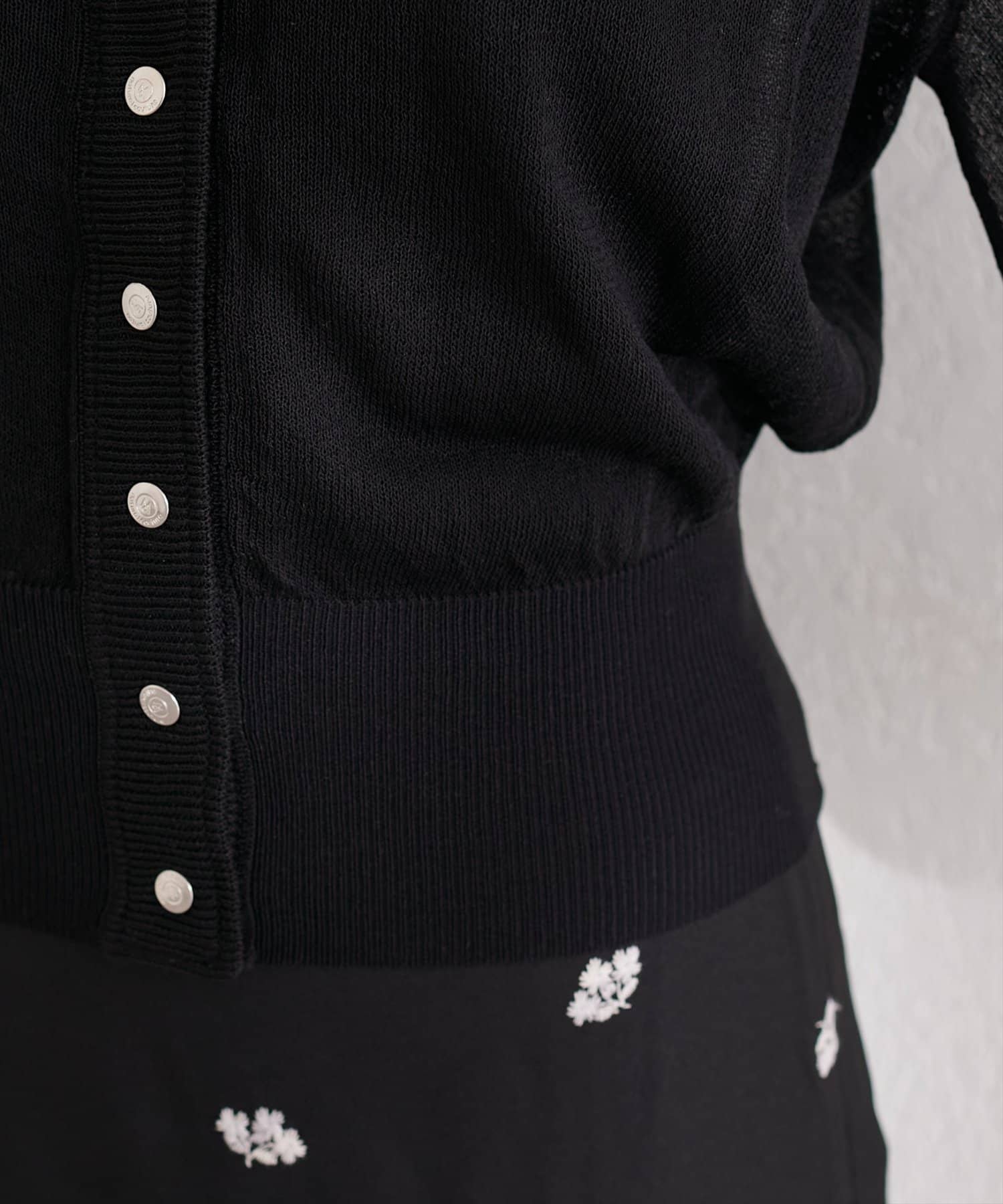 natural couture(ナチュラルクチュール) オリジナルドット釦シアーカーデ