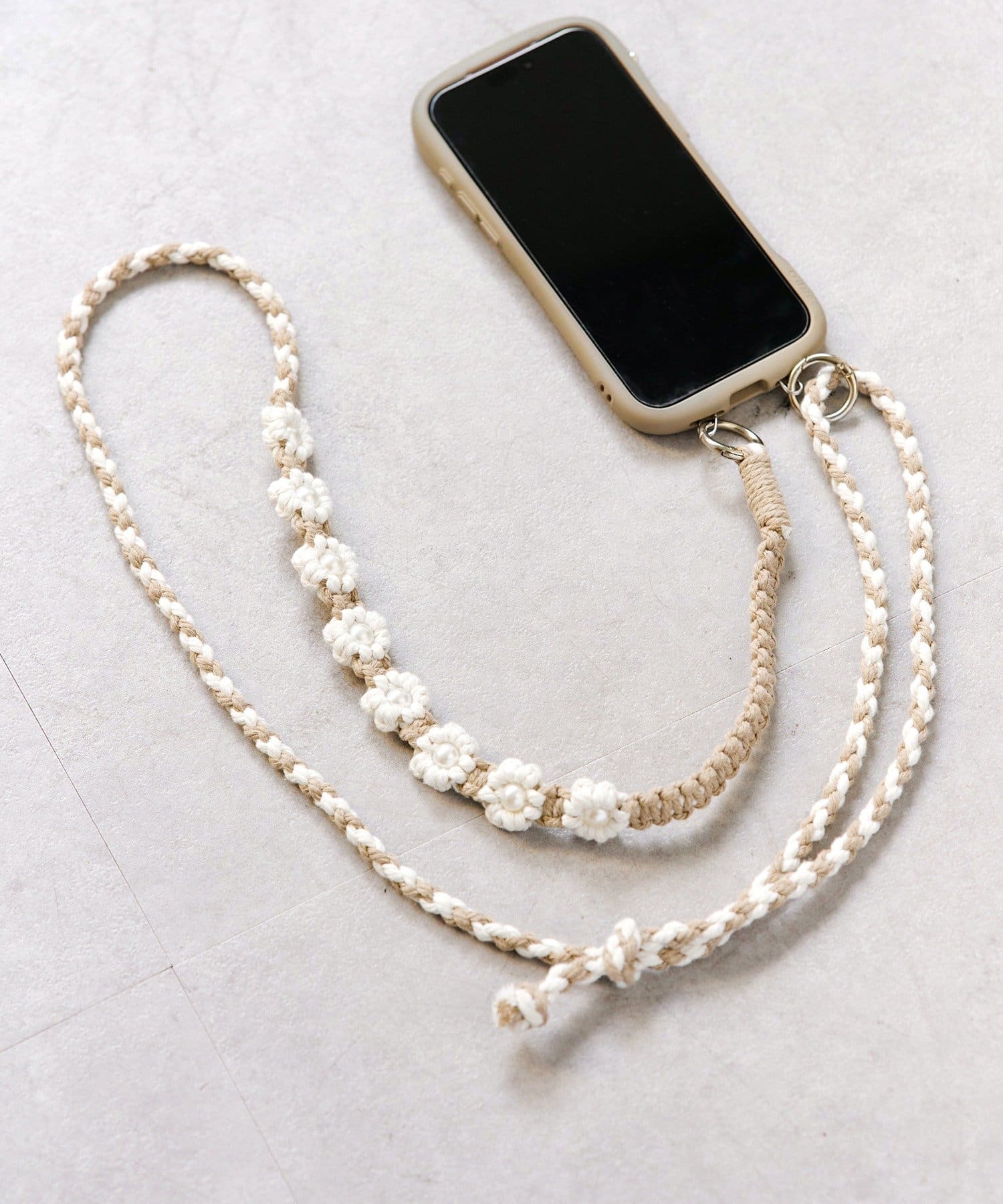 salut!(サリュ) マクラメスマホショルダーストラップ