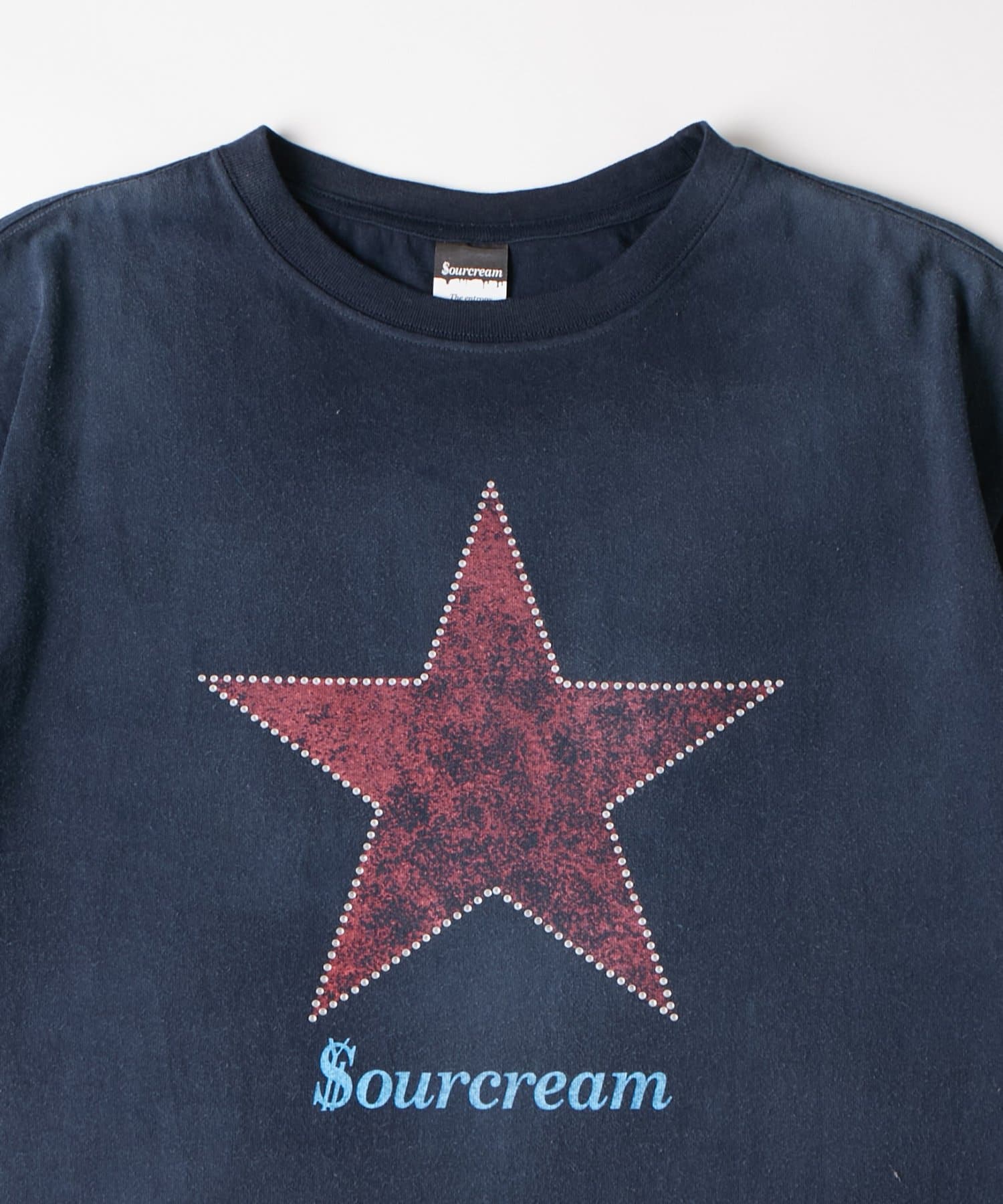 WHO’S WHO gallery(フーズフーギャラリー) 【UNISEX】SourcreamラインストーンスターグラフィックTEE
