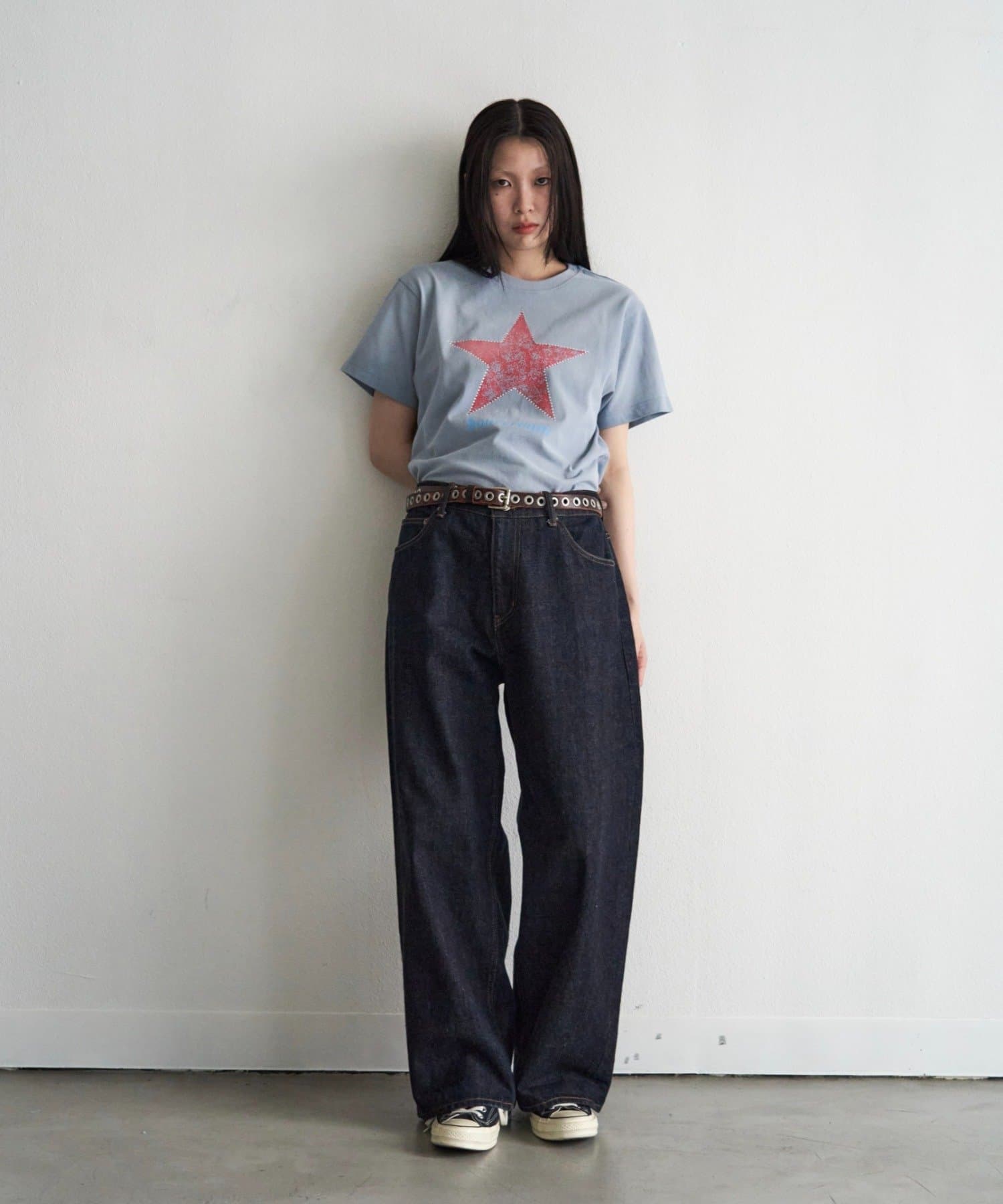 WHO’S WHO gallery(フーズフーギャラリー) 【UNISEX】【Sourcream】ラインストーンスターグラフィックTEE