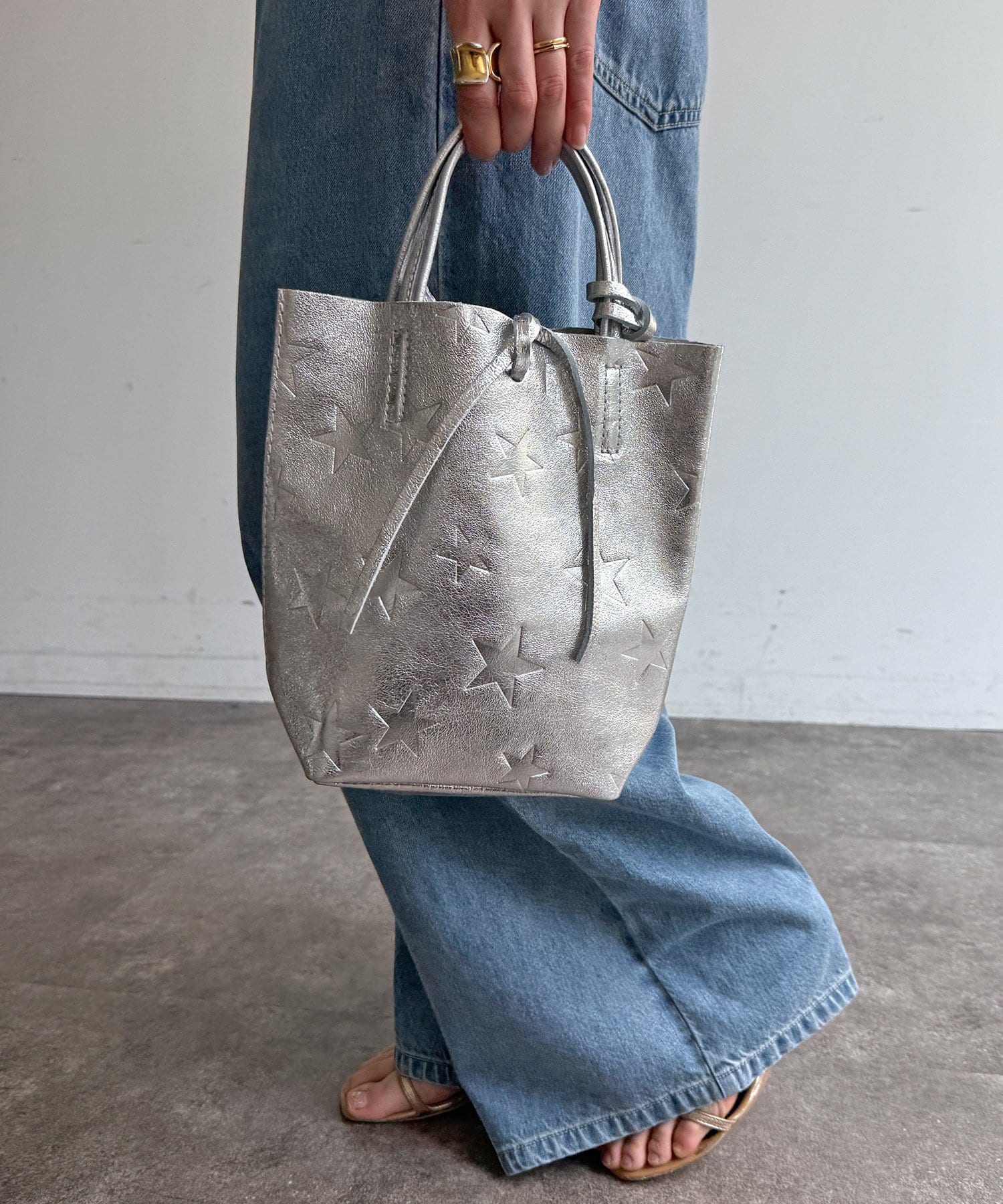 DOUDOU(ドゥドゥ) 【WEB限定】星柄エンボスミニレザーバッグ