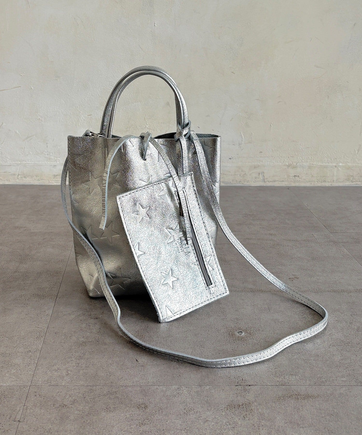 DOUDOU(ドゥドゥ) 【WEB限定】星柄エンボスミニレザーバッグ