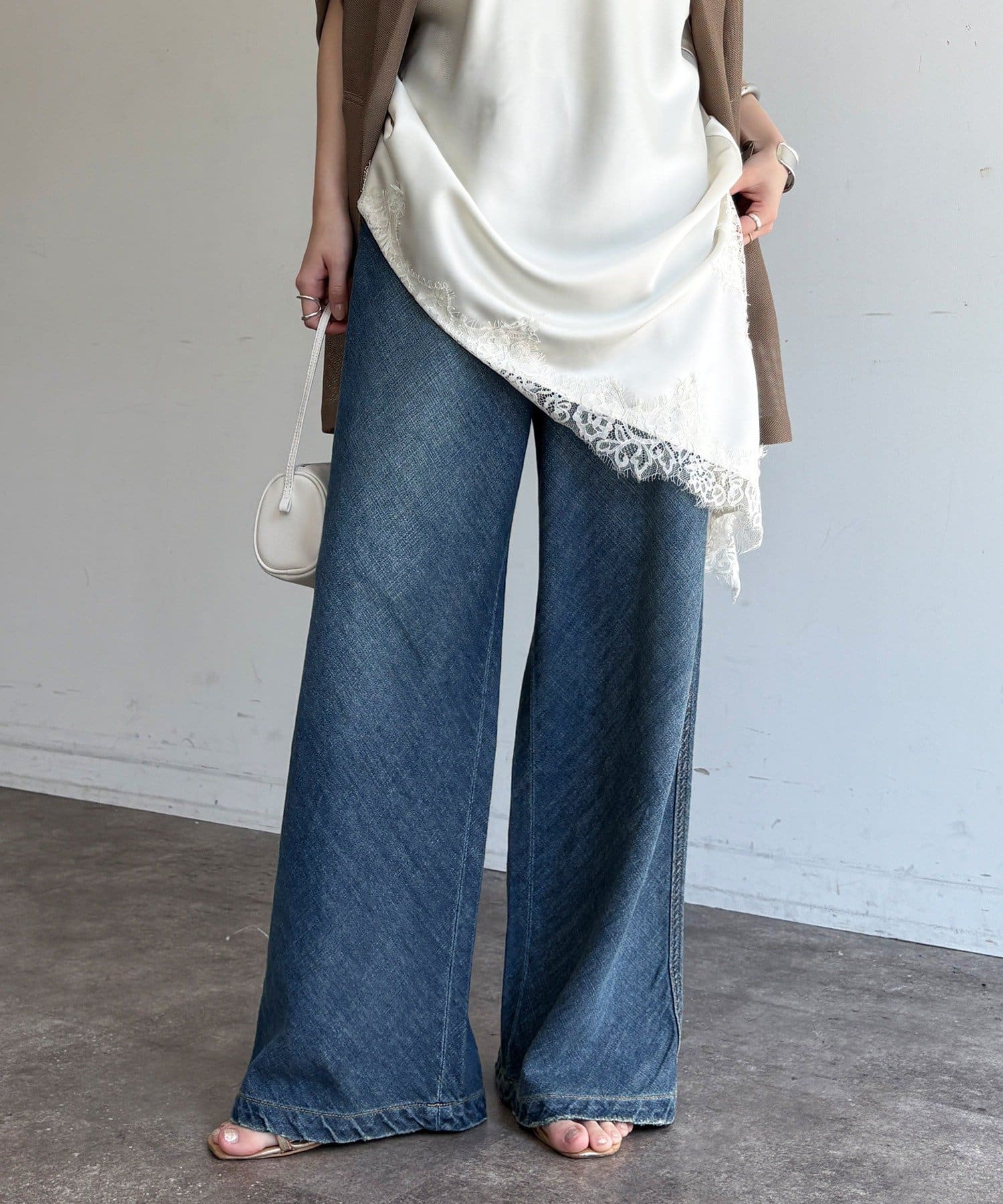 DOUDOU(ドゥドゥ) 【美脚見え！】バイヤスデニムパンツ