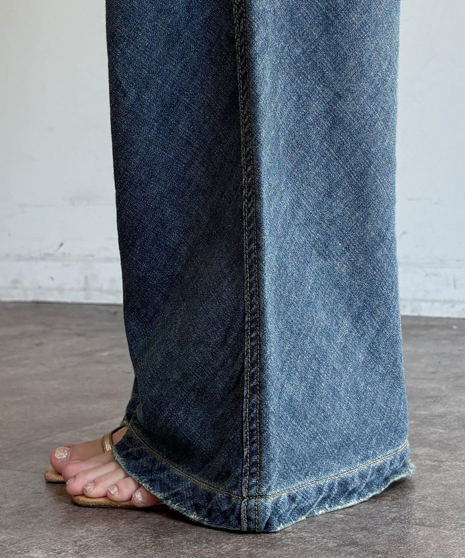 DOUDOU(ドゥドゥ) 【美脚見え！】バイヤスデニムパンツ