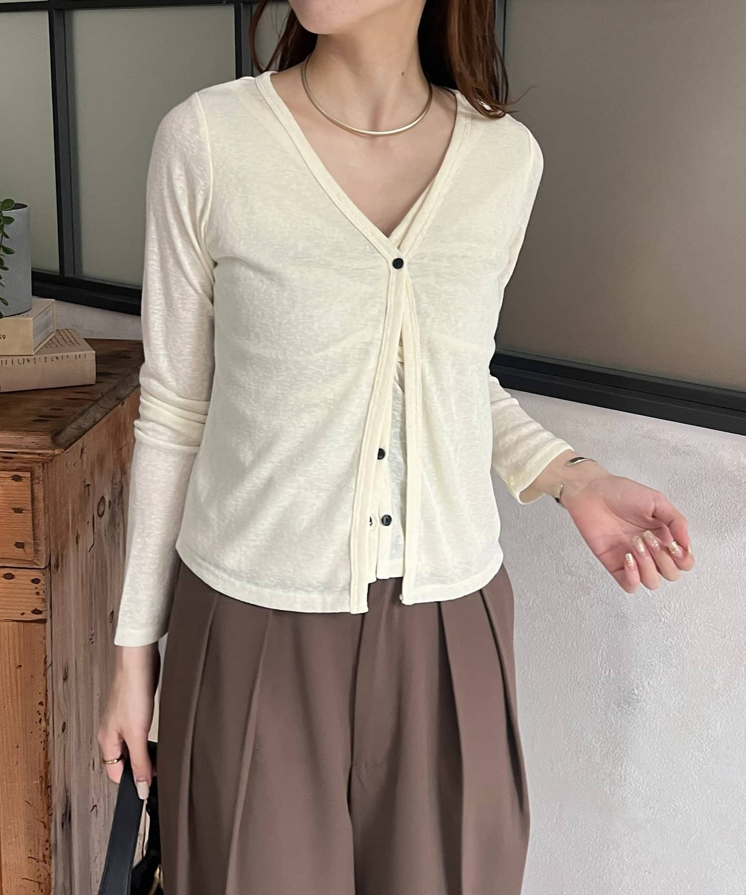 Thevon.(ゼヴォン) Vネックレイヤード風スラブカーディガン