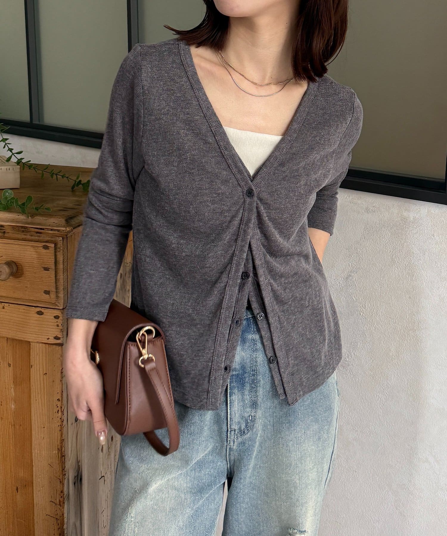 Thevon.(ゼヴォン) Vネックレイヤード風スラブカーディガン