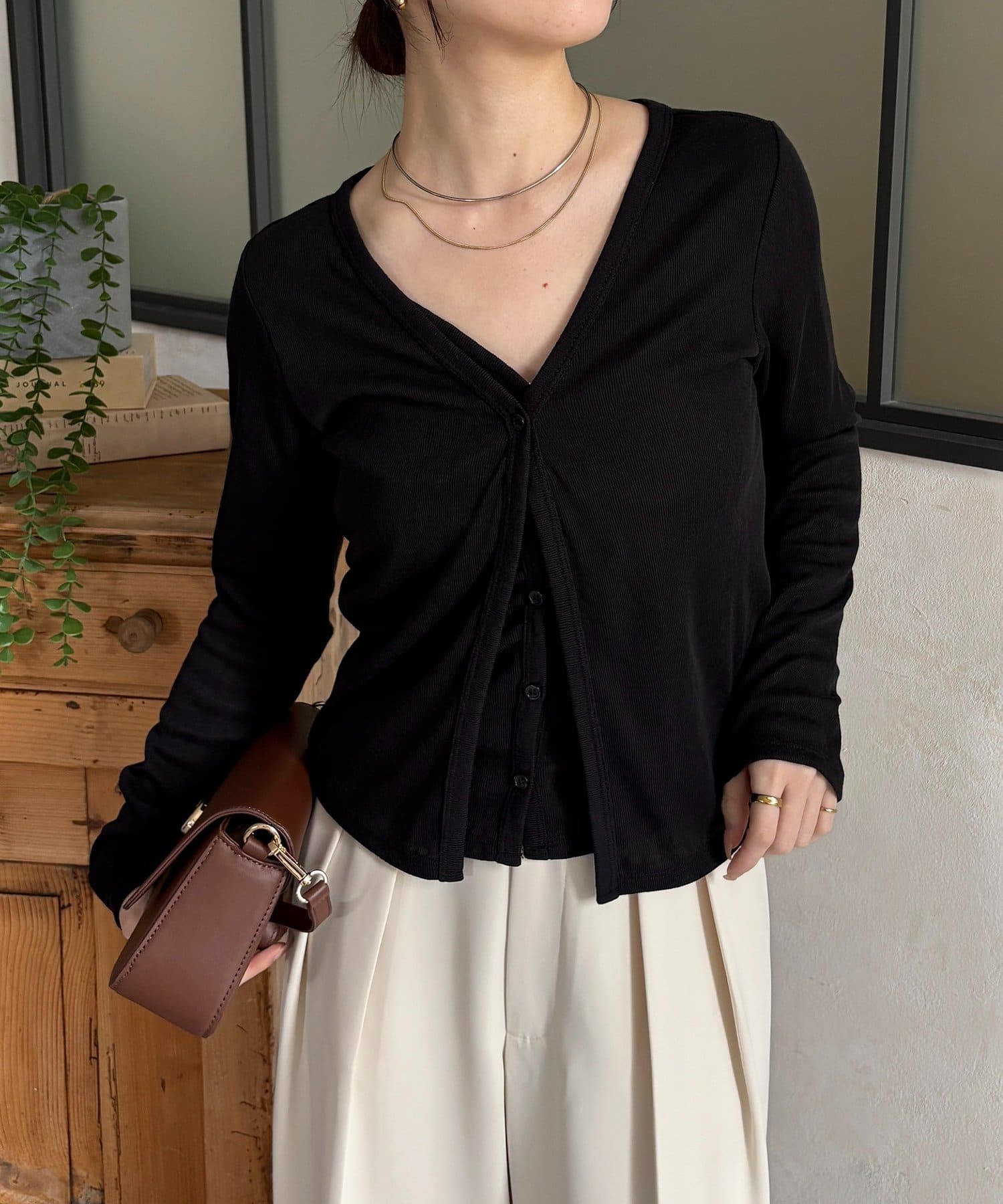 Thevon.(ゼヴォン) Vネックレイヤード風スラブカーディガン