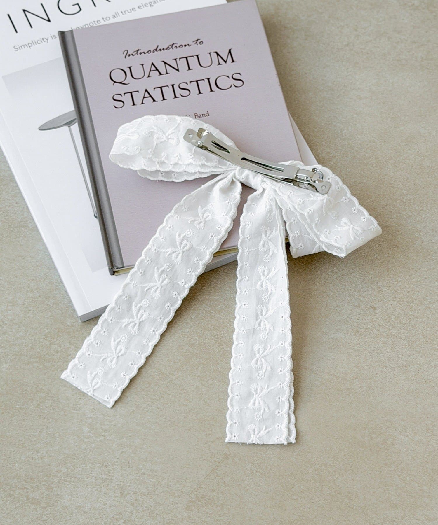 3COINS(スリーコインズ) リボンレースバレッタ