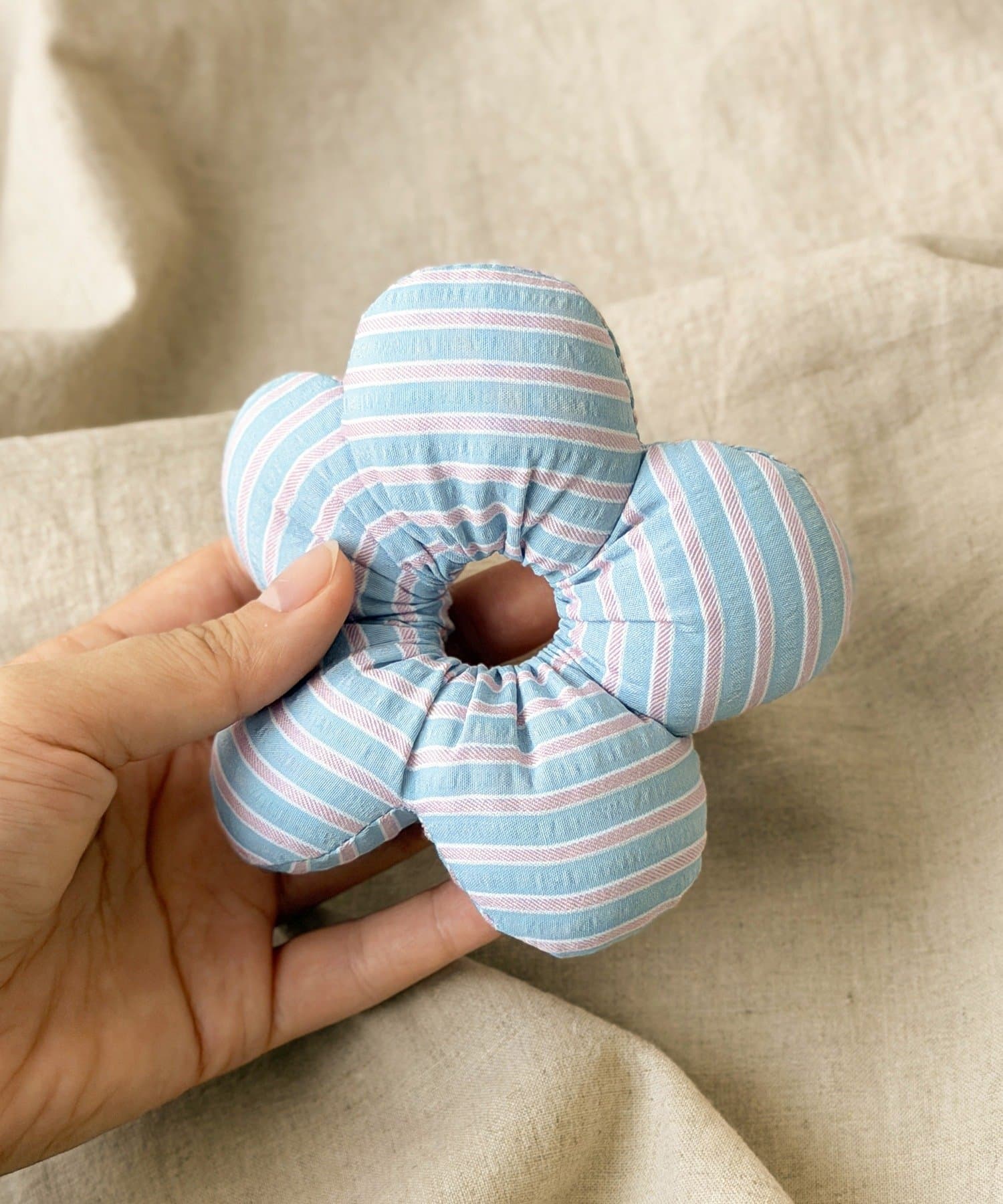 3COINS(スリーコインズ) プックリストライプシュシュ／KIDS