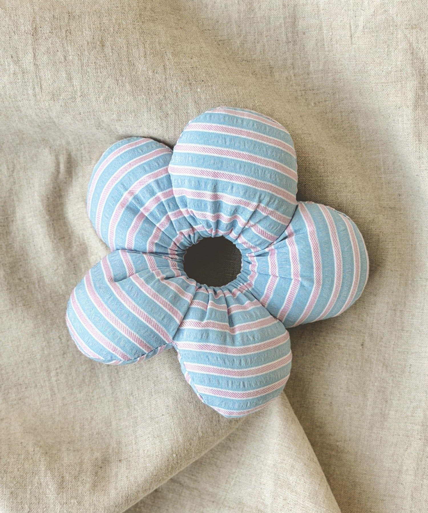 3COINS(スリーコインズ) プックリストライプシュシュ／KIDS