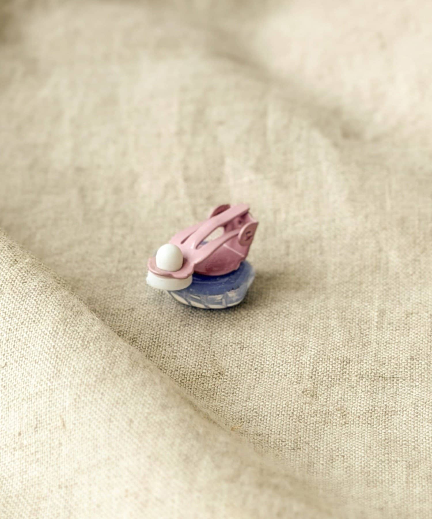 3COINS(スリーコインズ) ラメシェルイヤリング／KIDS