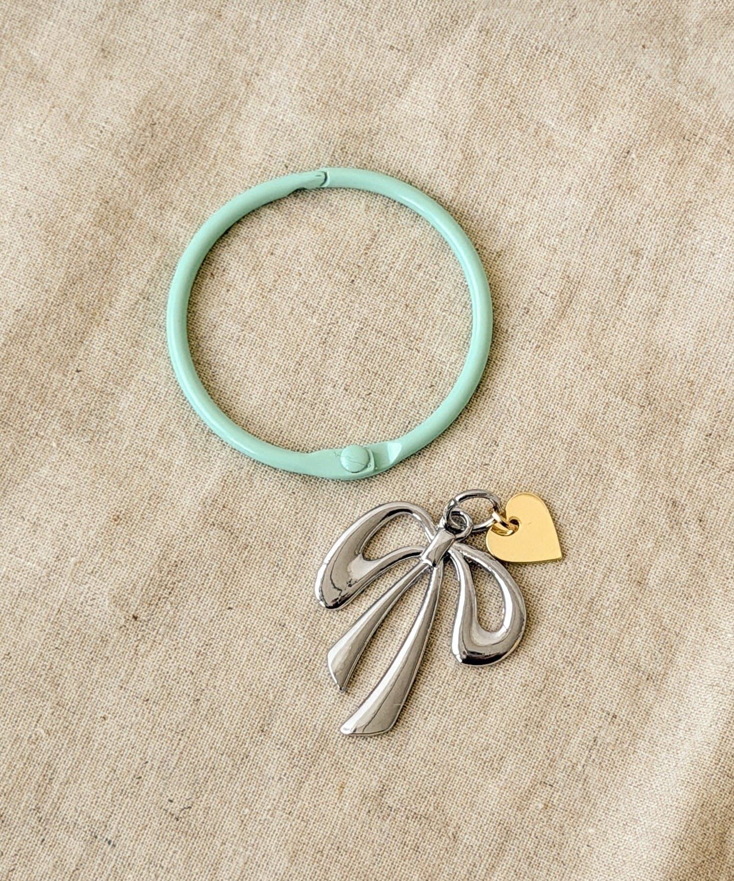 3COINS(スリーコインズ) リングカラビナリボンチャーム