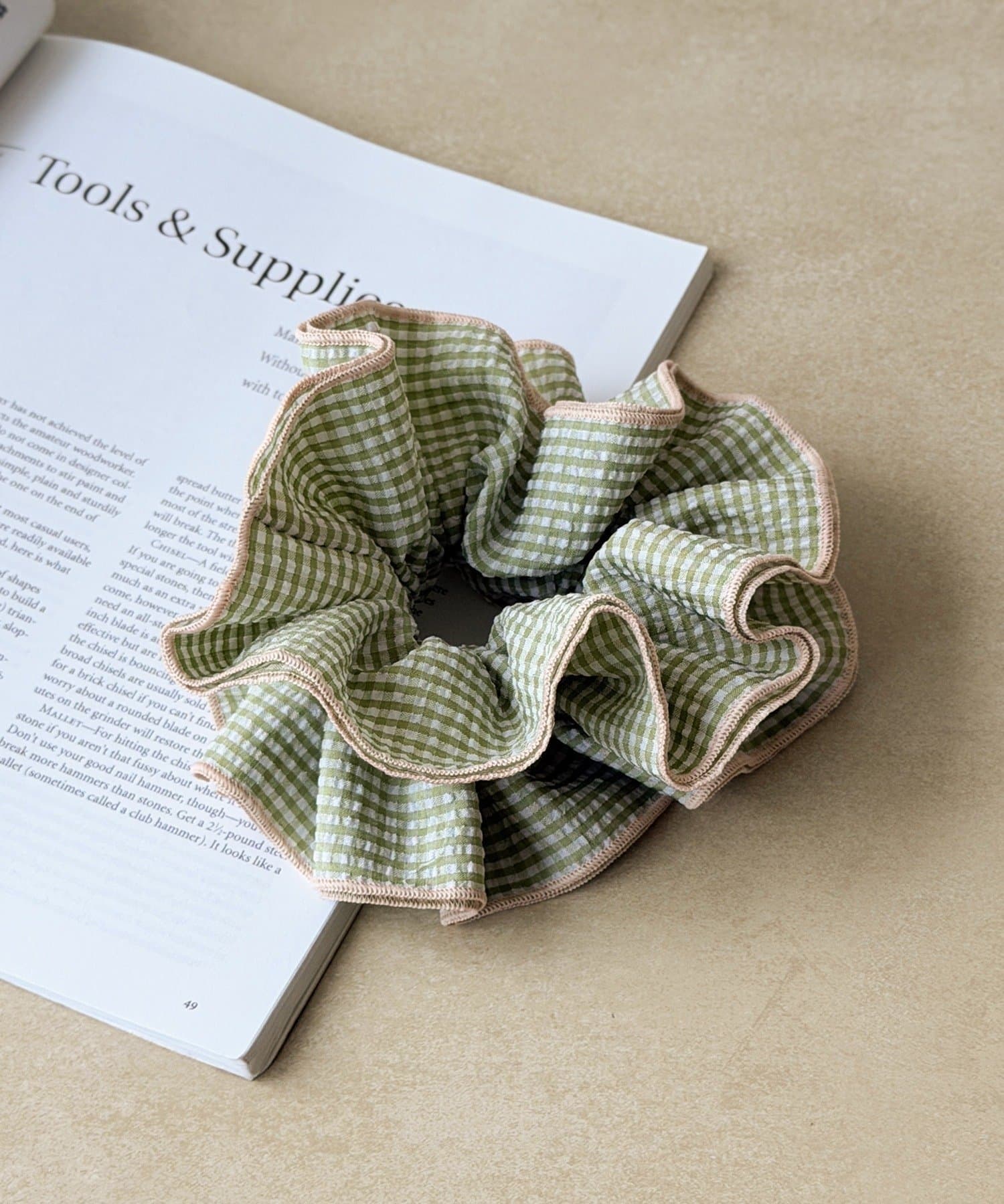 3COINS(スリーコインズ) ギンガムチェックバイカラーシュシュ