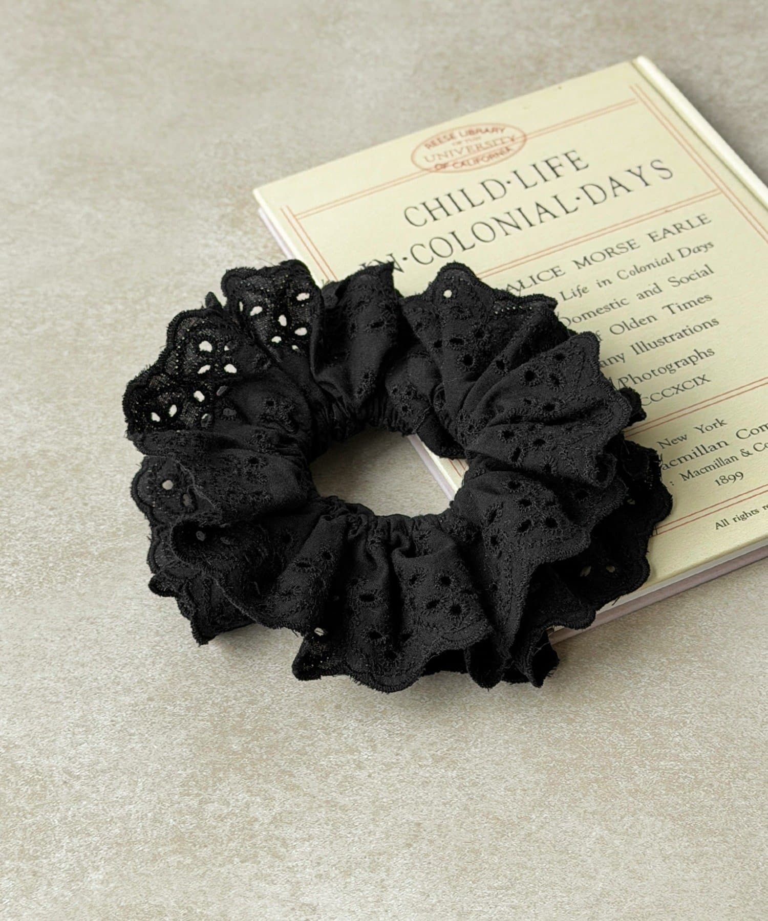 3COINS(スリーコインズ) レースシュシュ