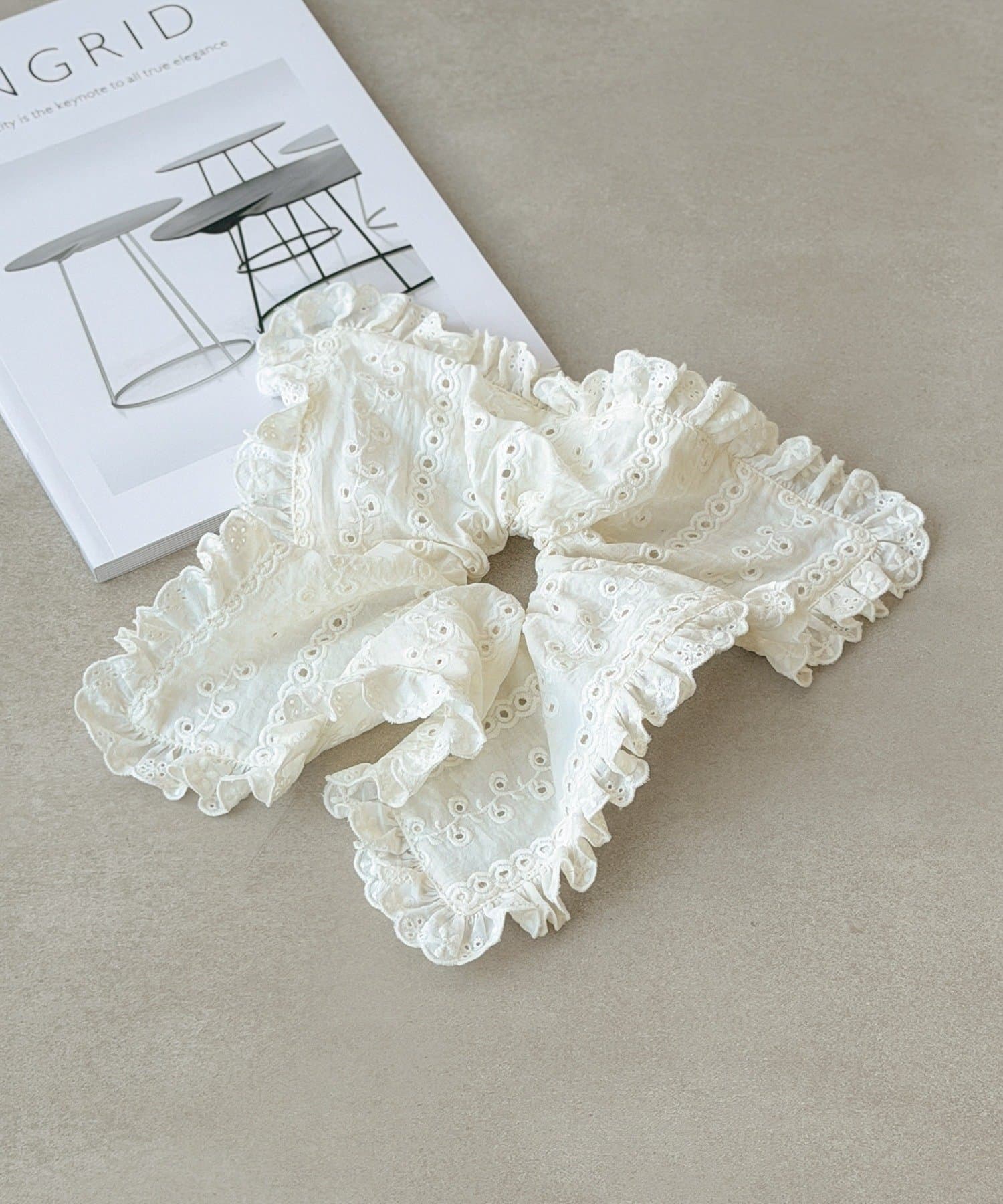 3COINS(スリーコインズ) レーススクエアビッグシュシュ