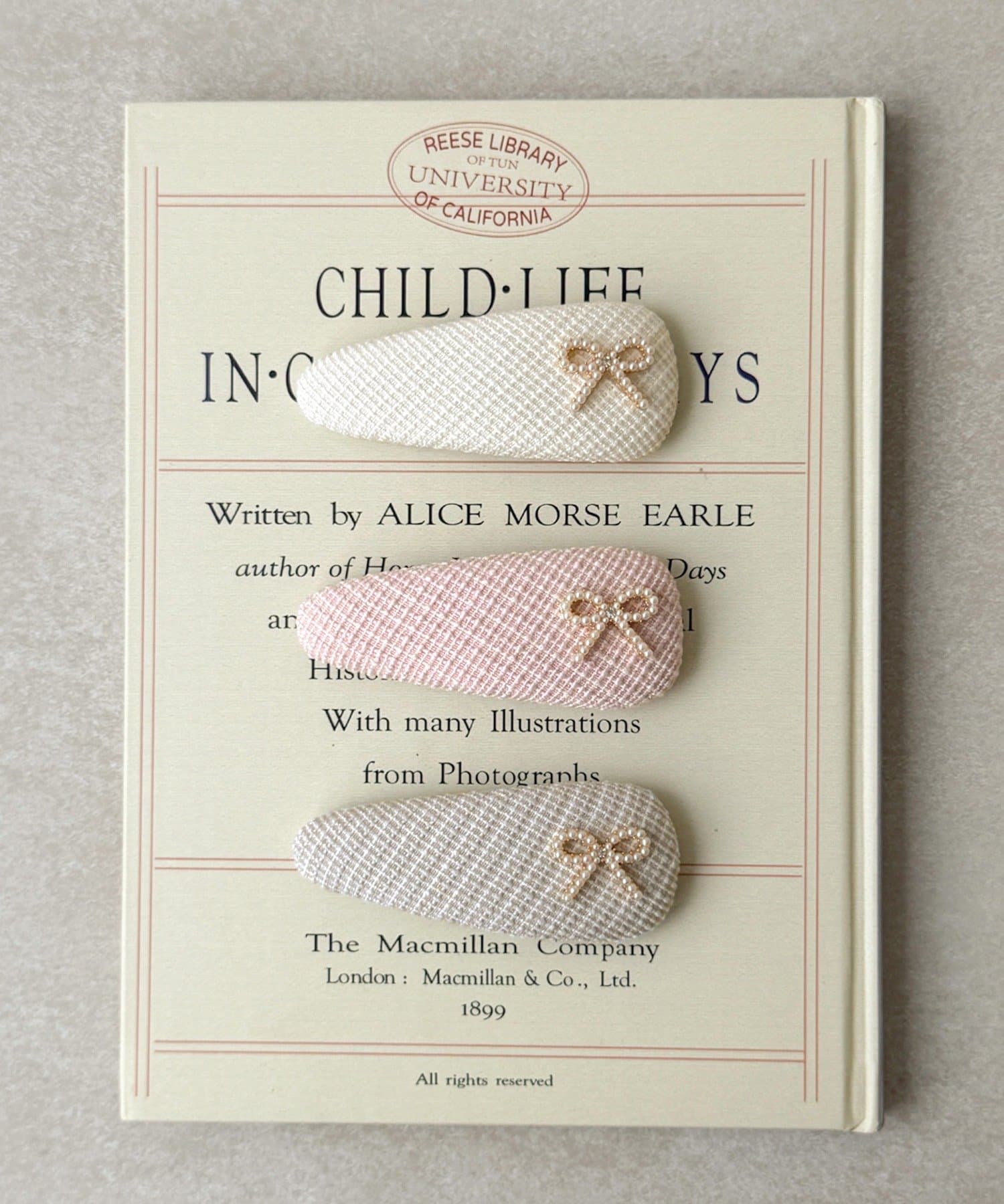 3COINS(スリーコインズ) リボン付ツイードパッチンピン2個セット